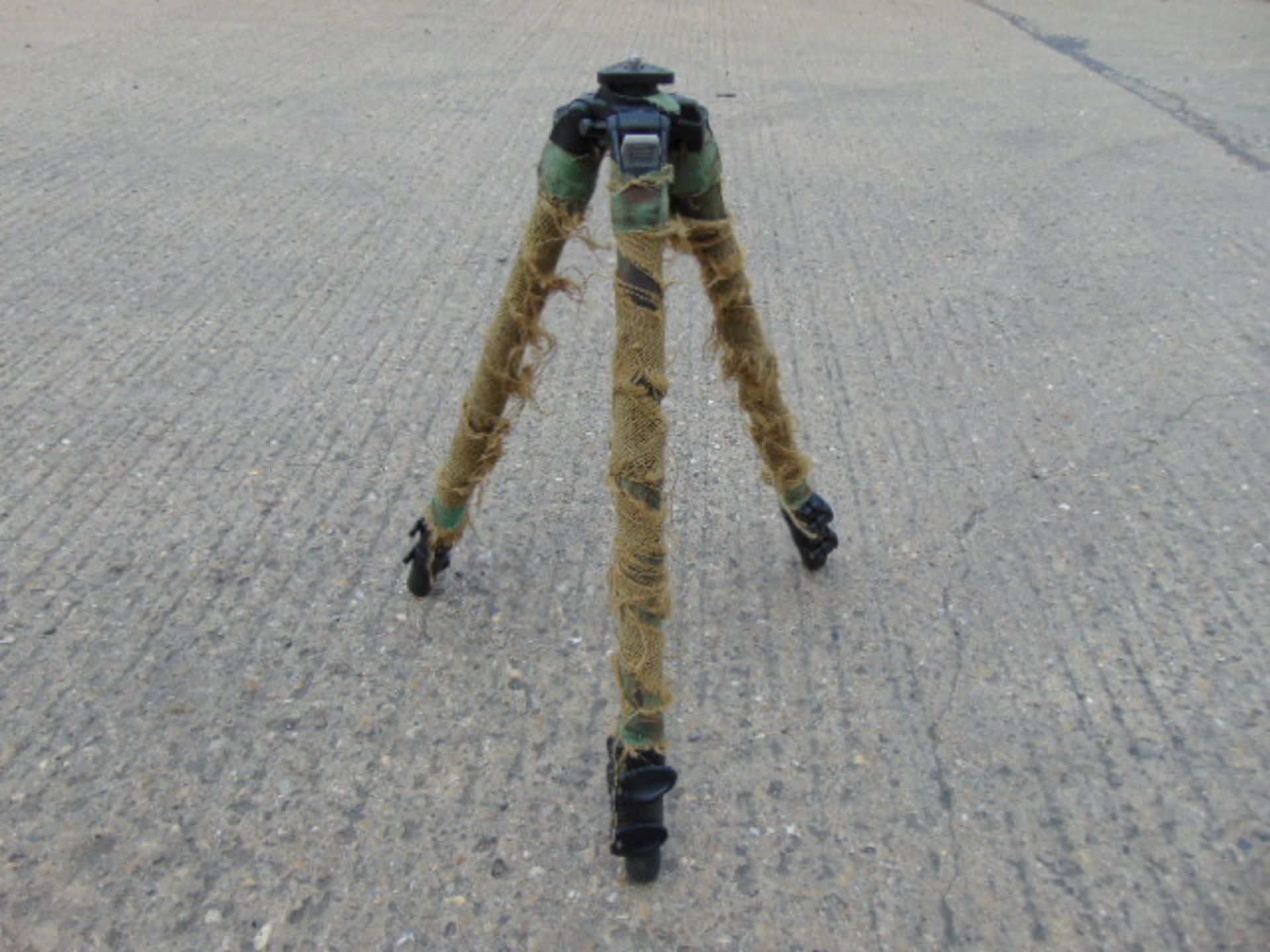 Lightweight Carbon Fibre Combat Tripod complete with Camo bag - Bild 2 aus 7