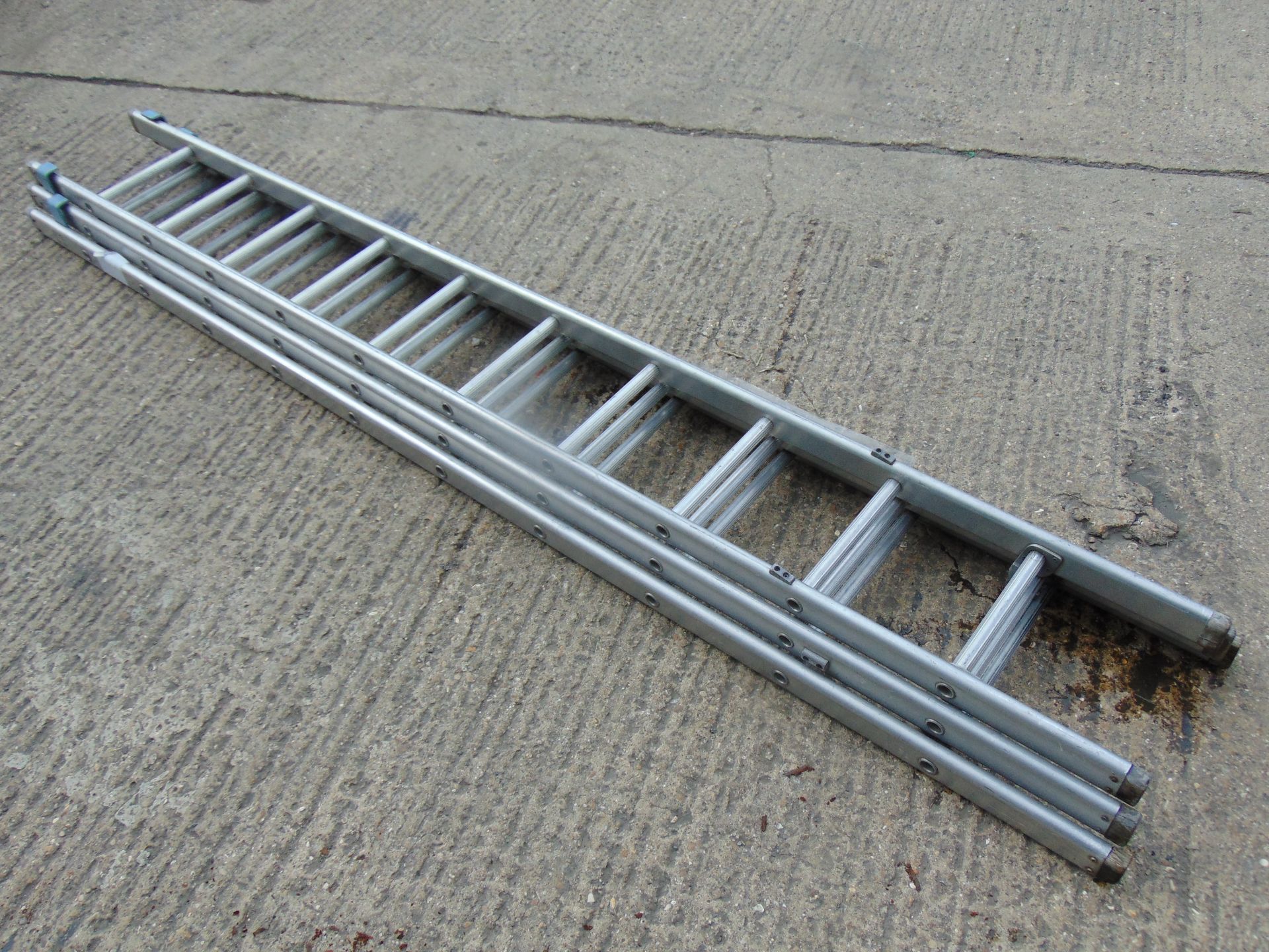 Gravity 24ft Triple Extension Aluminium Ladder