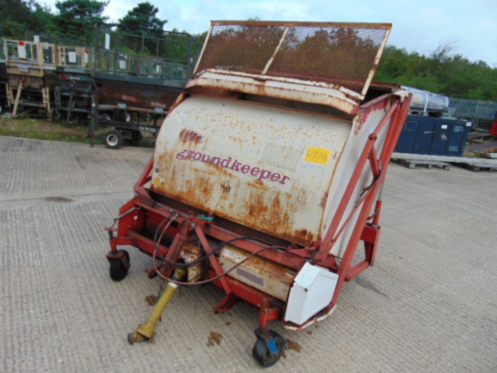 Amazone Lift Groundkeeper Mower/Collector - Image 3 of 9