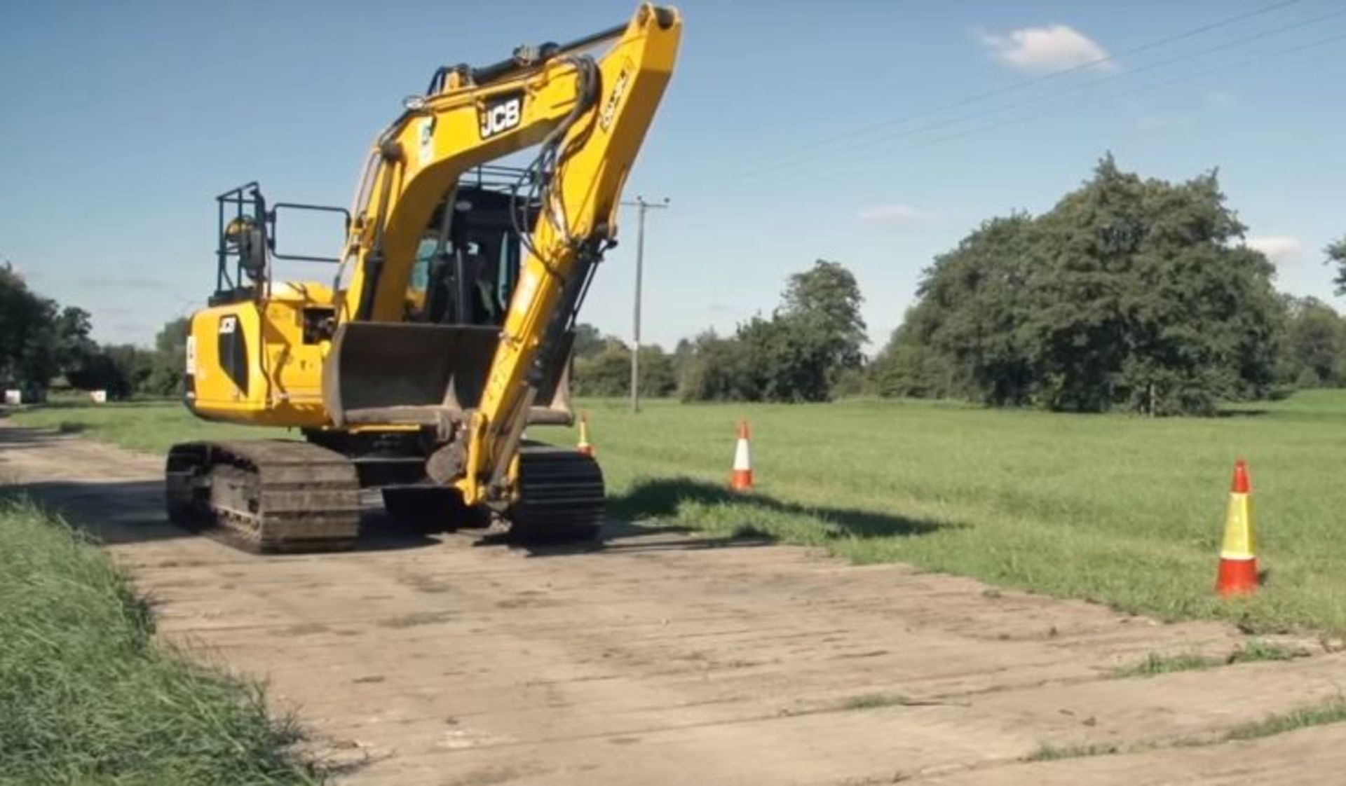 8 x 5m Hardwood Bog Mats for Excavators / Diggers etc - Image 6 of 7