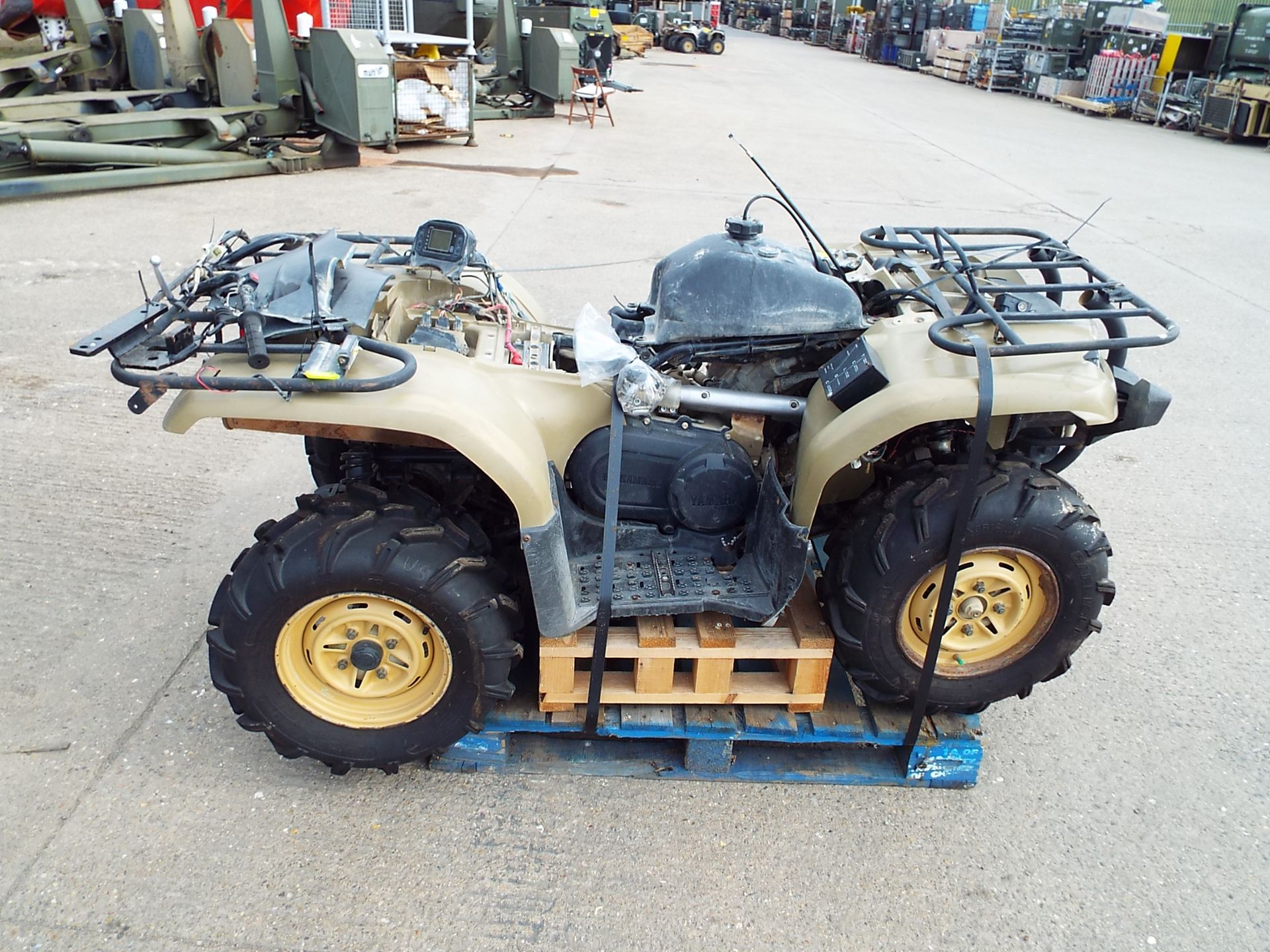 Military Specification Yamaha Grizzly 450 4 x 4 ATV Quad Bike with Winch - Bild 8 aus 20