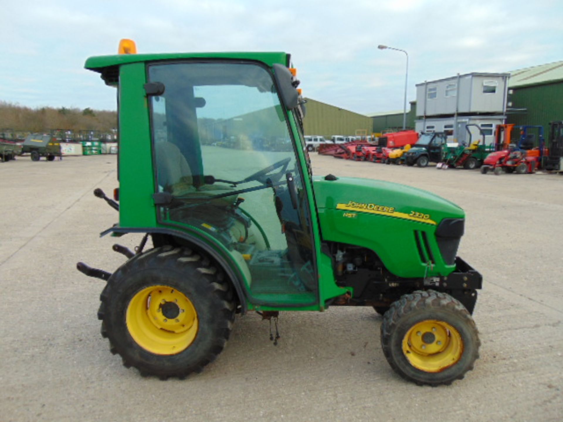 John Deere 2320HST 4WD Tractor - Bild 8 aus 24