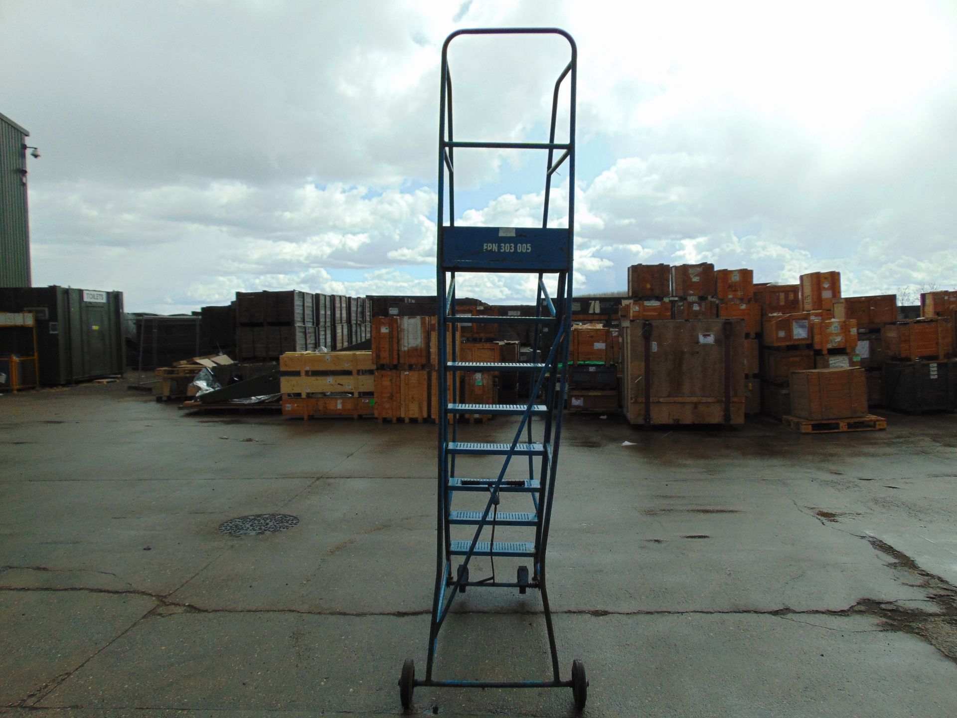 8-Step mobile Warehouse Ladder - Image 3 of 9