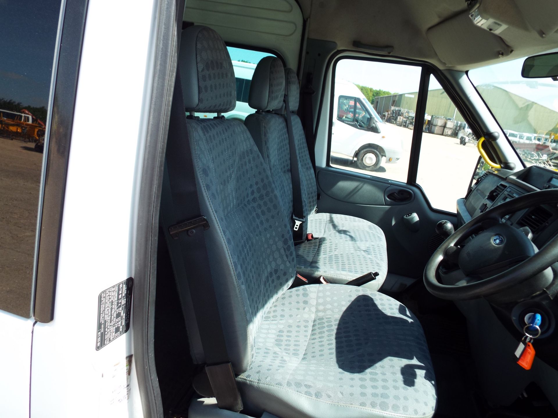 Ford Transit LWB 17 Seat Minibus - Bild 12 aus 19