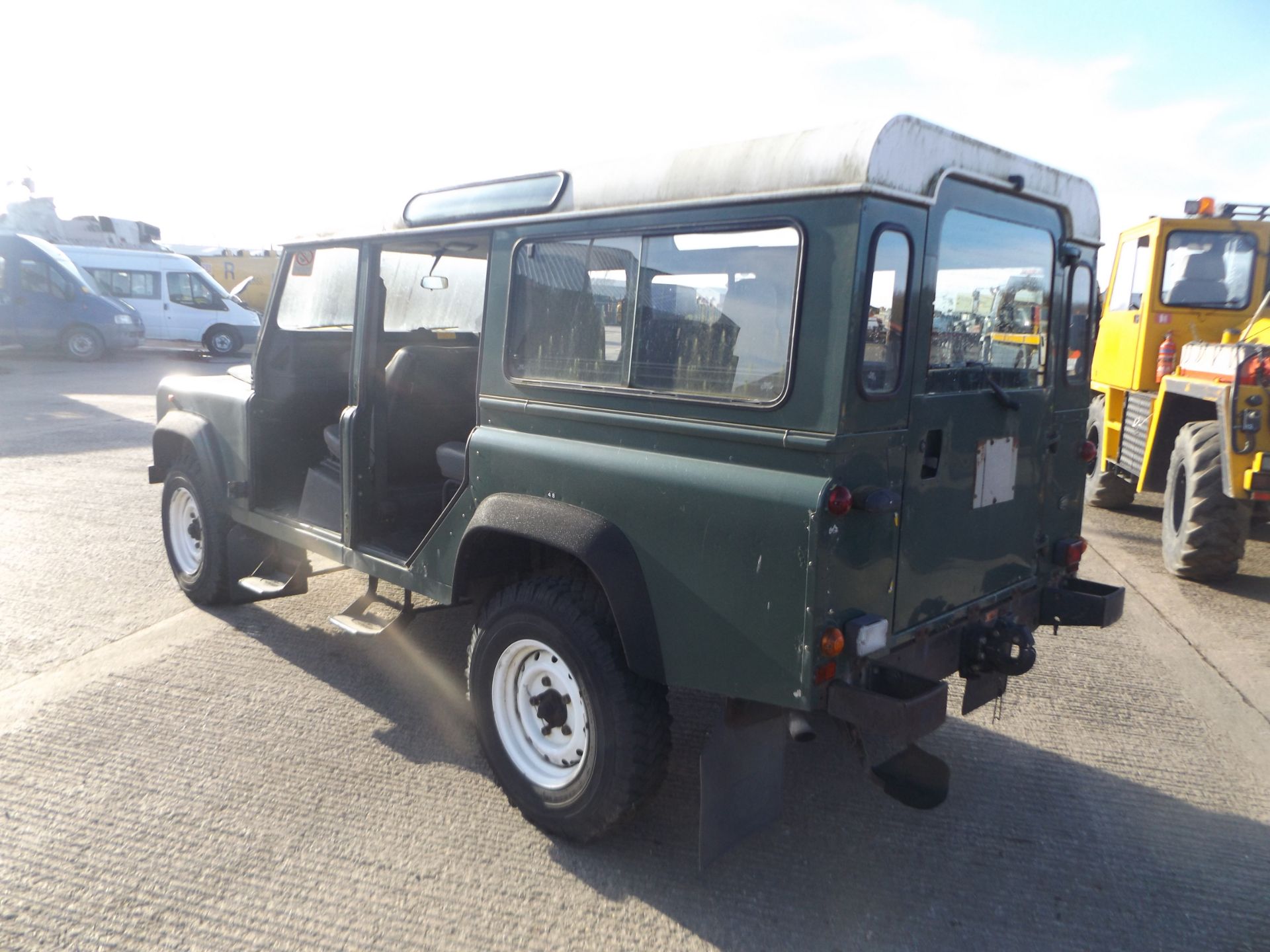 Land Rover Defender 110 300TDi Station Wagon suitable for spares or repairs - Image 5 of 20
