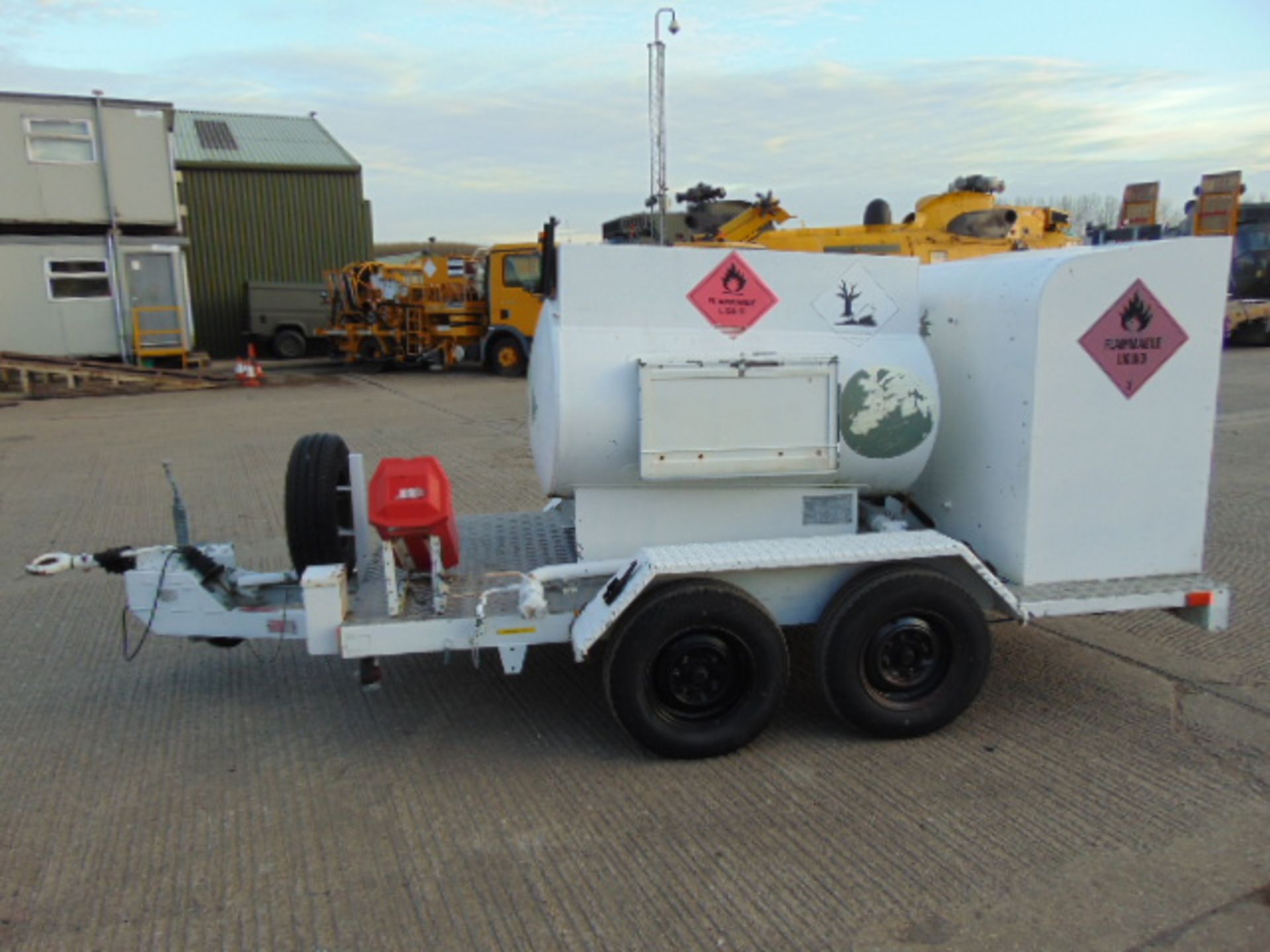 Fluid Transfer LTD 950Ltr Aviation/Fuel Bowser Trailer - Image 4 of 17