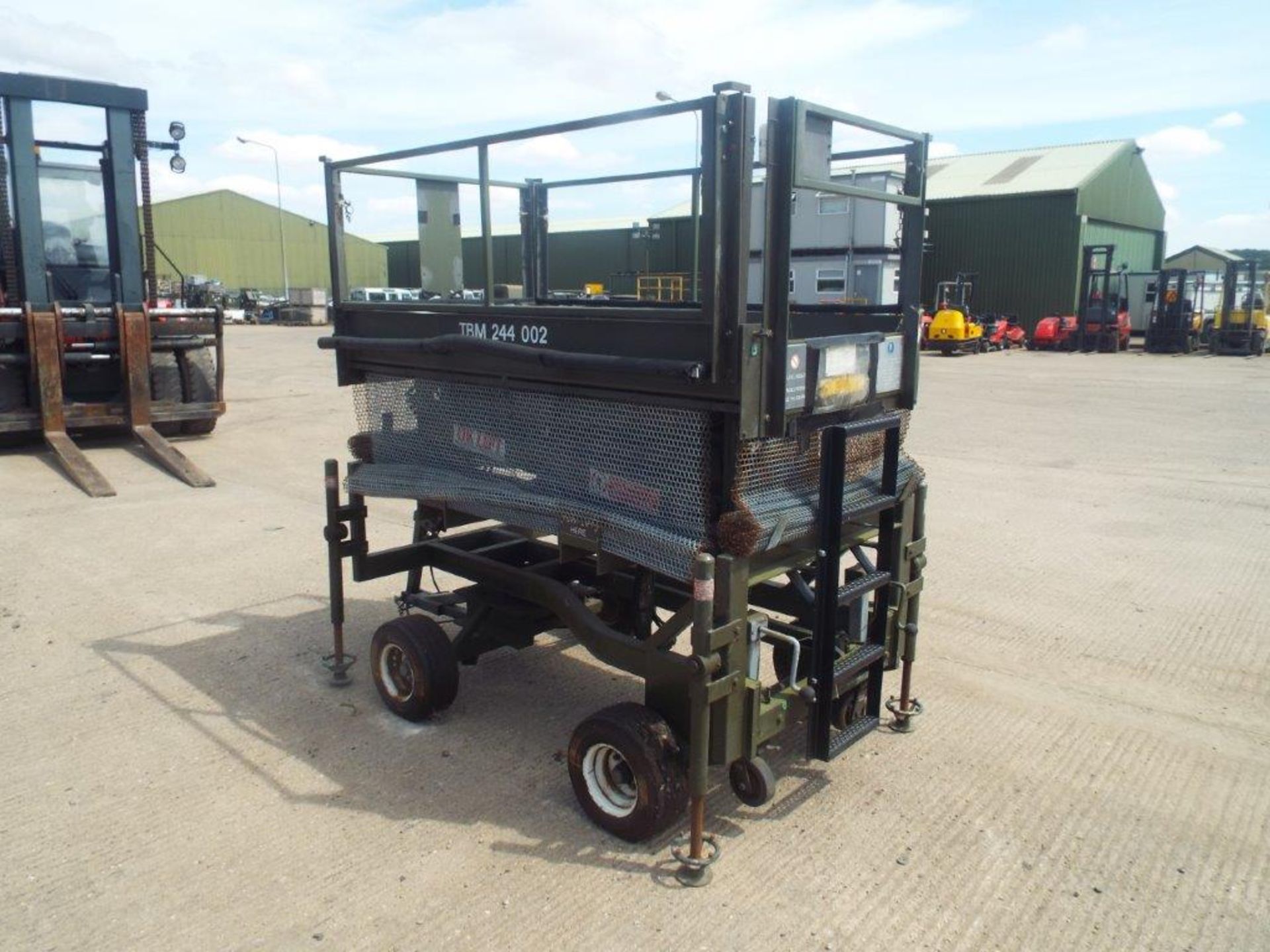 UK Lift 4m Mobile Hydraulic Work Platform - Image 5 of 14