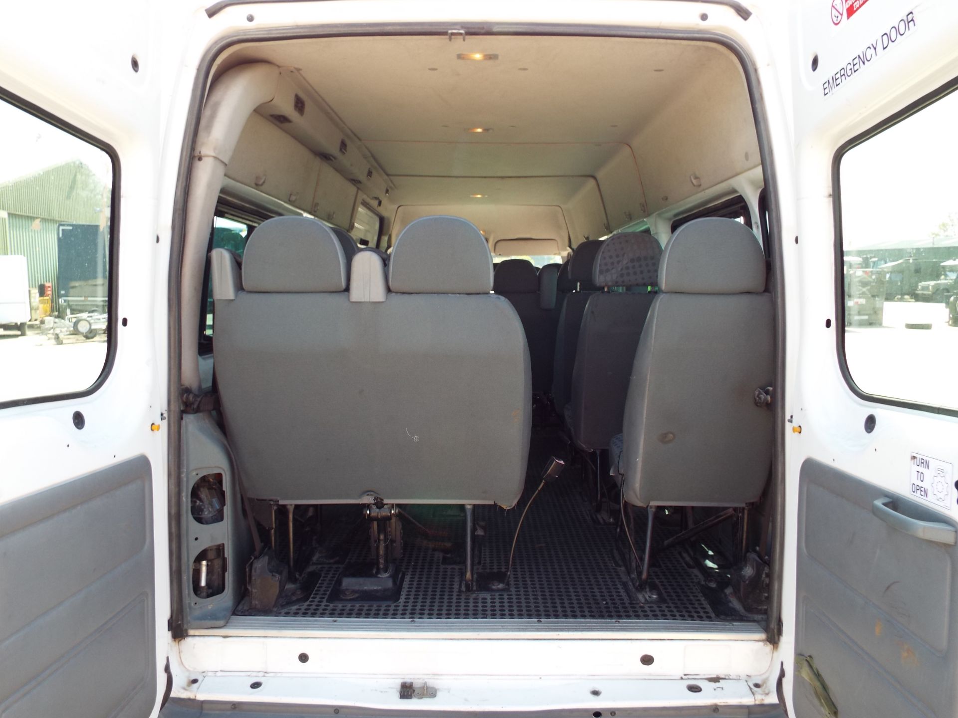 Ford Transit LWB 17 Seat Minibus - Bild 15 aus 19