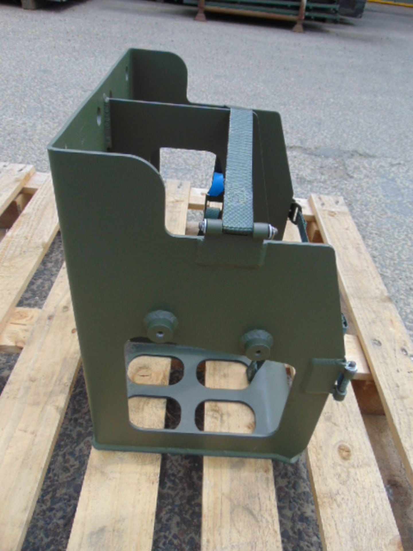Vehicle Twin Jerry Can Rack - Image 5 of 6