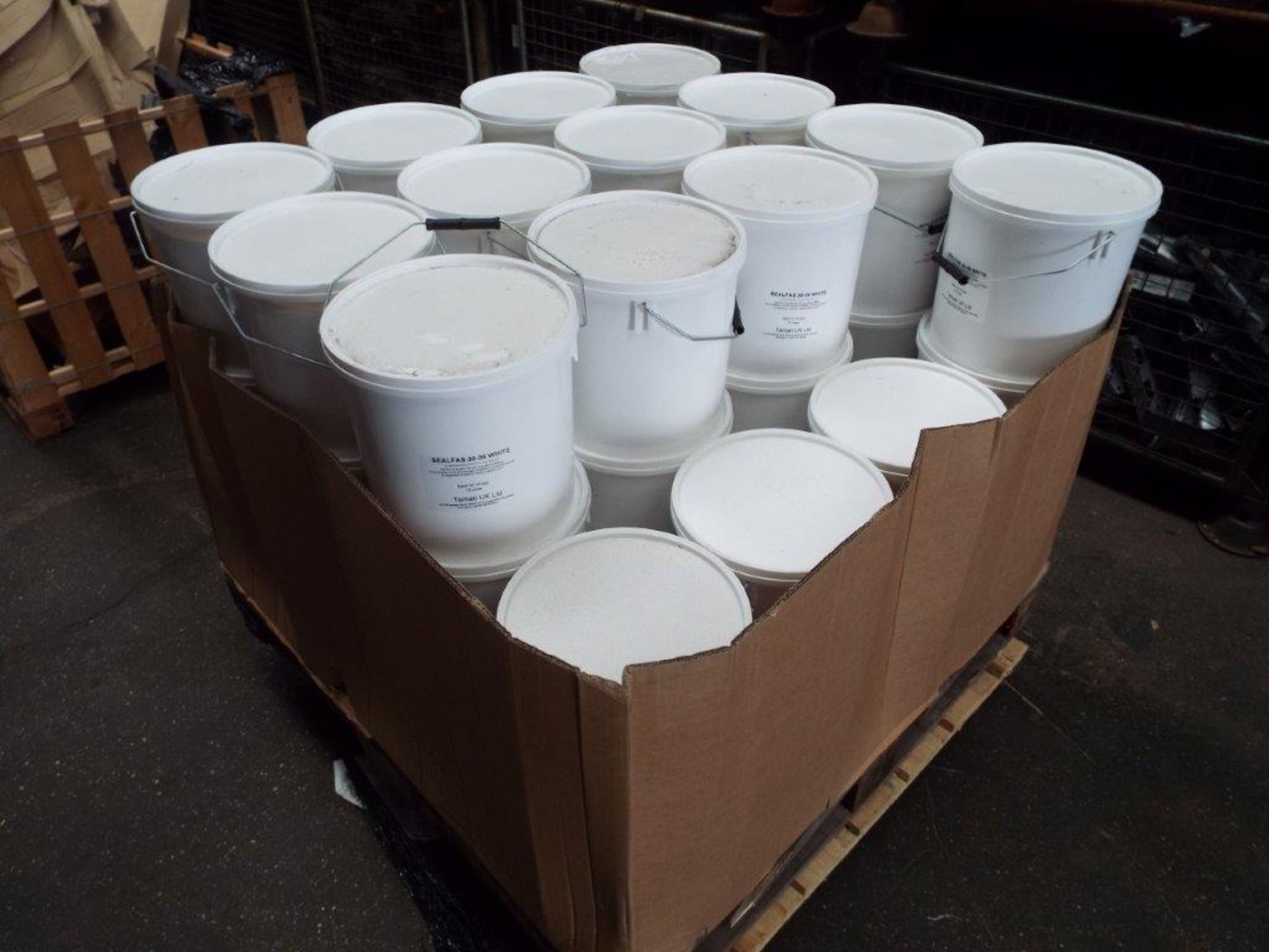 45 x Unissued 10L Tubs of Sealfas 30-36 Coating
