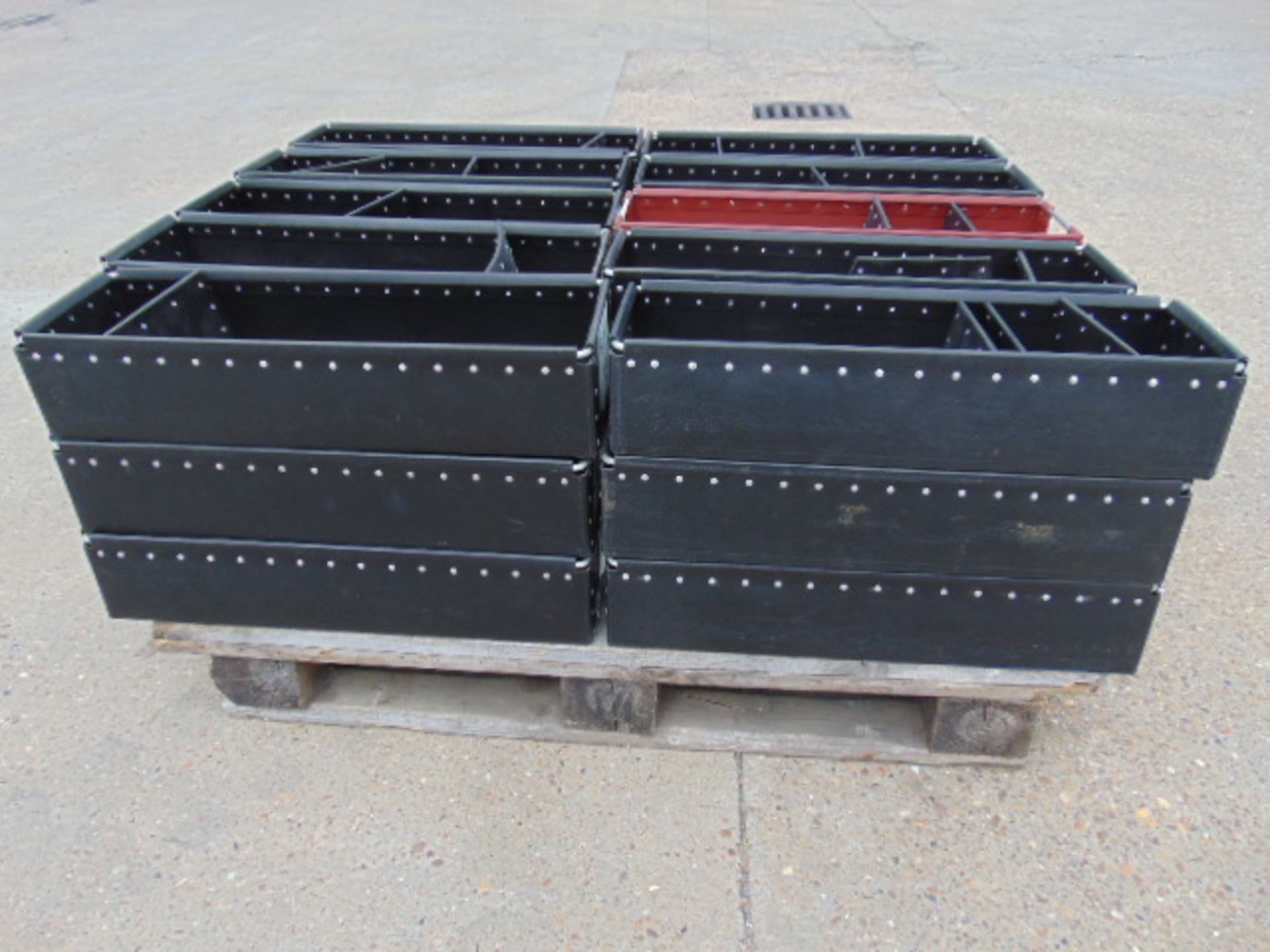 30 x Heavy Duty Tote Storage Boxes with Dividers - Image 2 of 8
