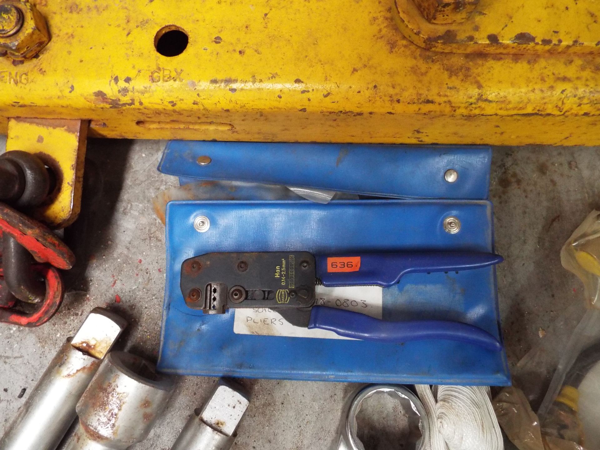 Mixed Stillage of Special Tools consisting of Hoisting Frame, Socket Extenders, Gauge etc - Bild 3 aus 7