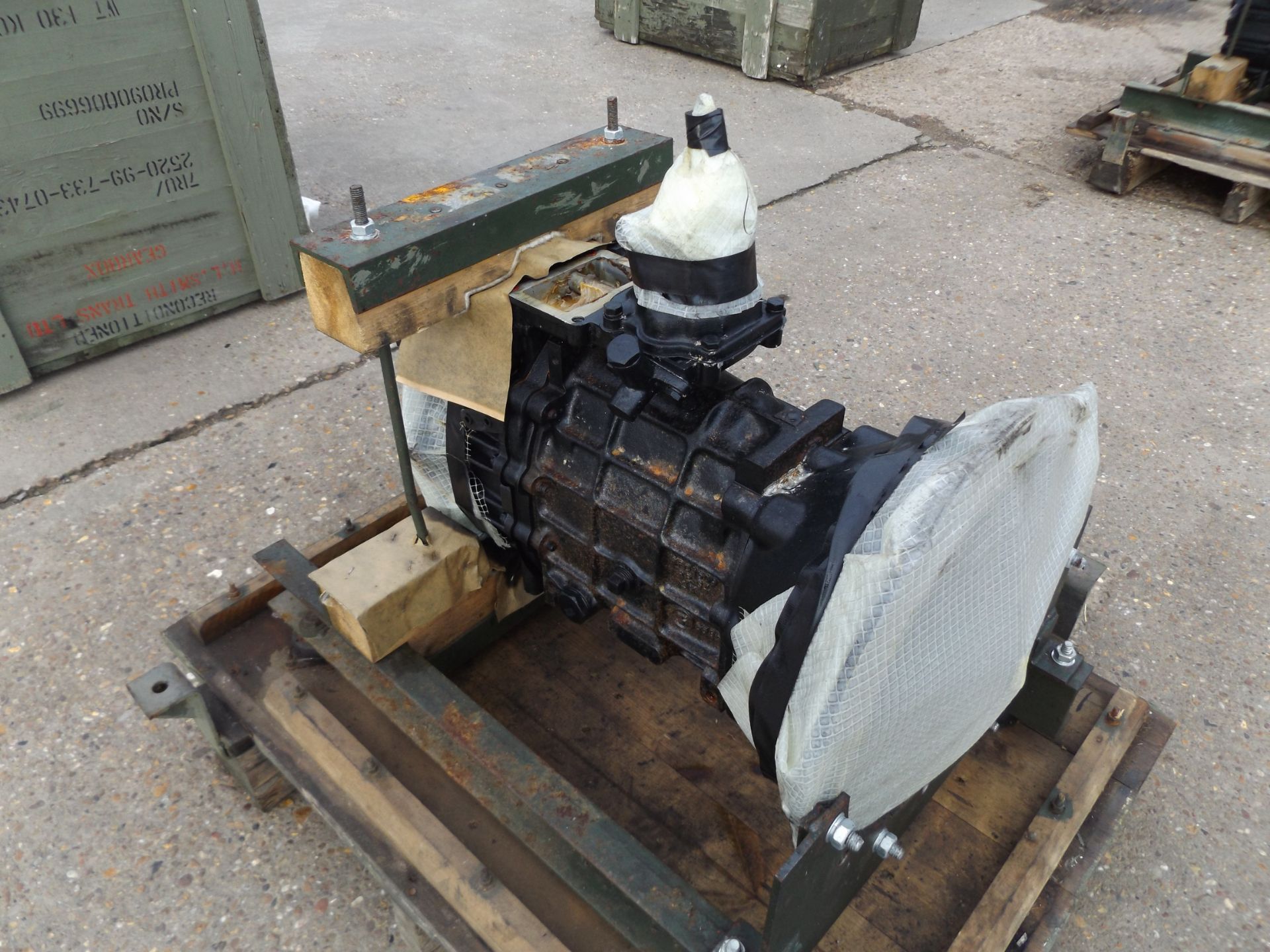 A1 Reconditioned Land Rover  LT77 Gearbox - Image 3 of 8