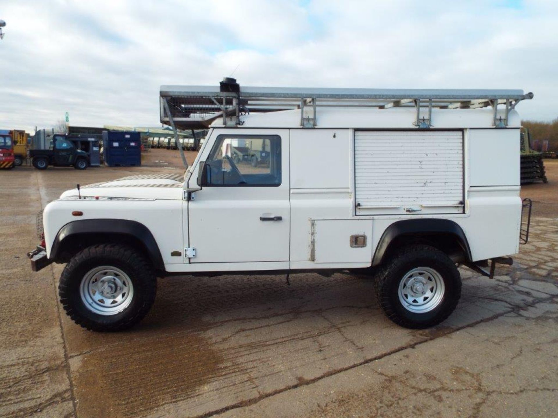 Land Rover Defender 110 Puma Hardtop 4x4 Special Utility (Mobile Workshop) complete with Winch - Image 4 of 32