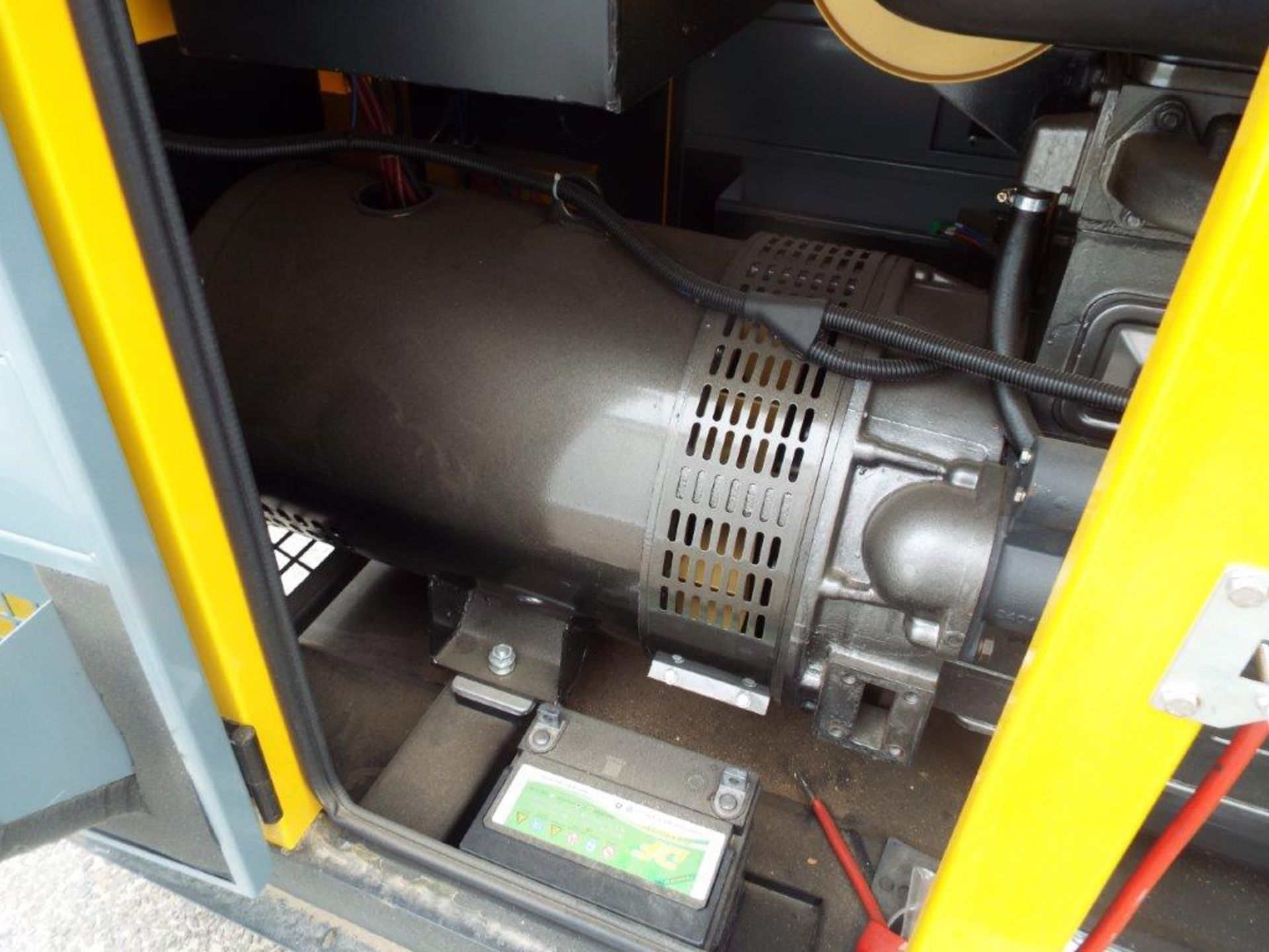 UNISSUED WITH TEST HOURS ONLY 70 KVA 3 Phase Silent Diesel Generator Set - Bild 4 aus 16