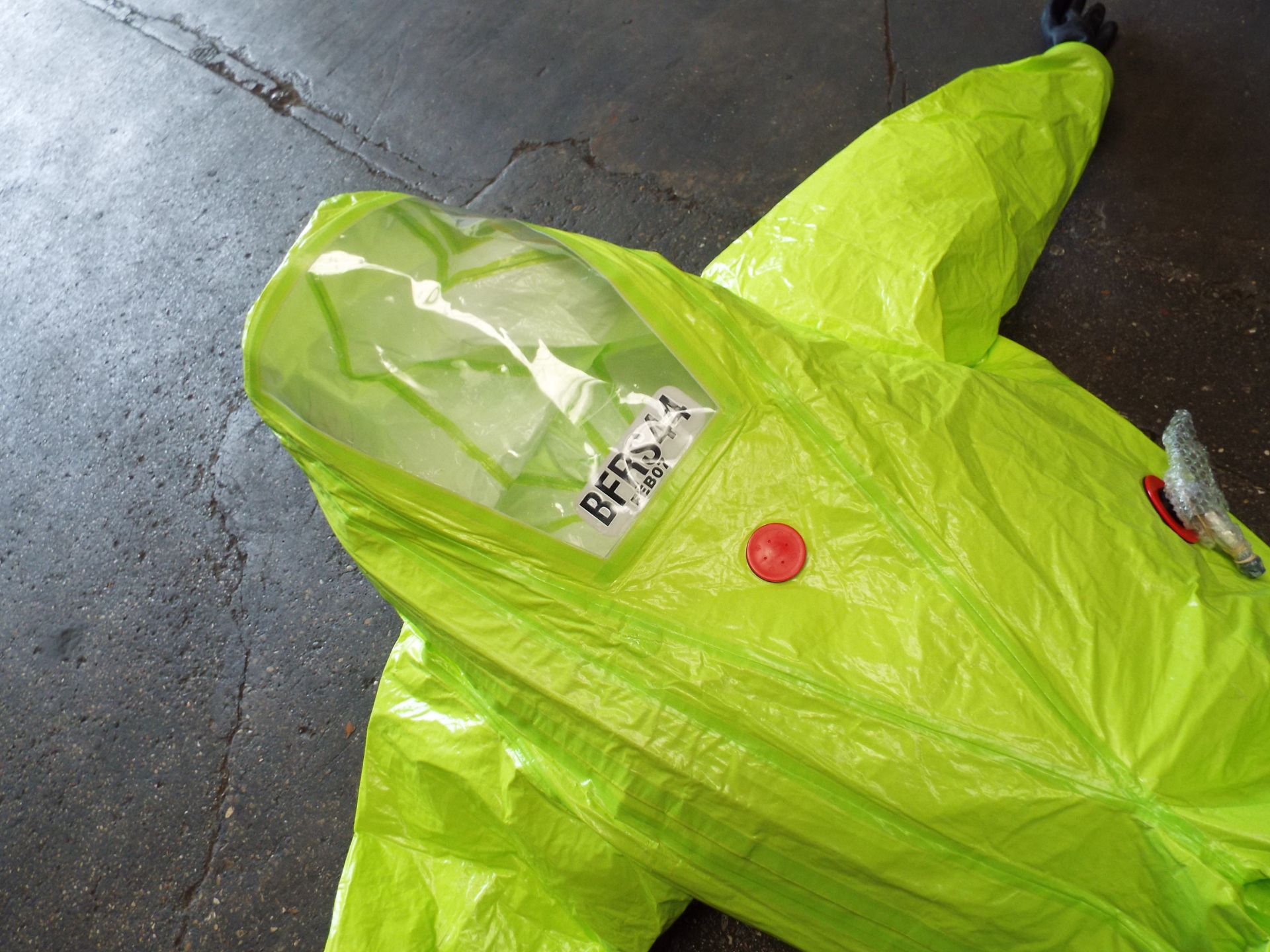 Respirex Tychem TK Gas-Tight Hazmat Suit Type 1A with Attached Boots and Gloves - Bild 6 aus 15