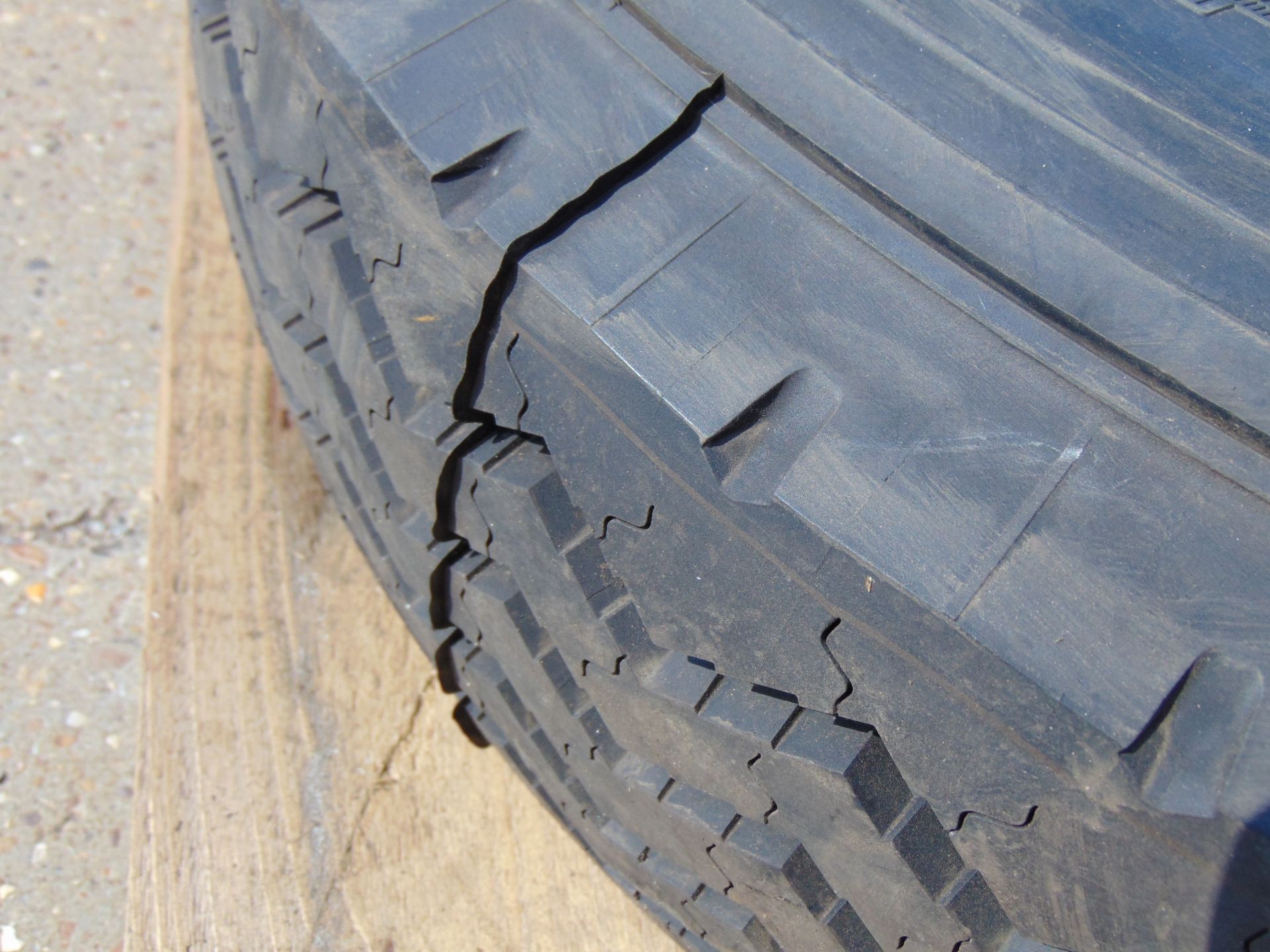 1 x Michelin 8.25 R16 XZA Tyre - Image 3 of 5