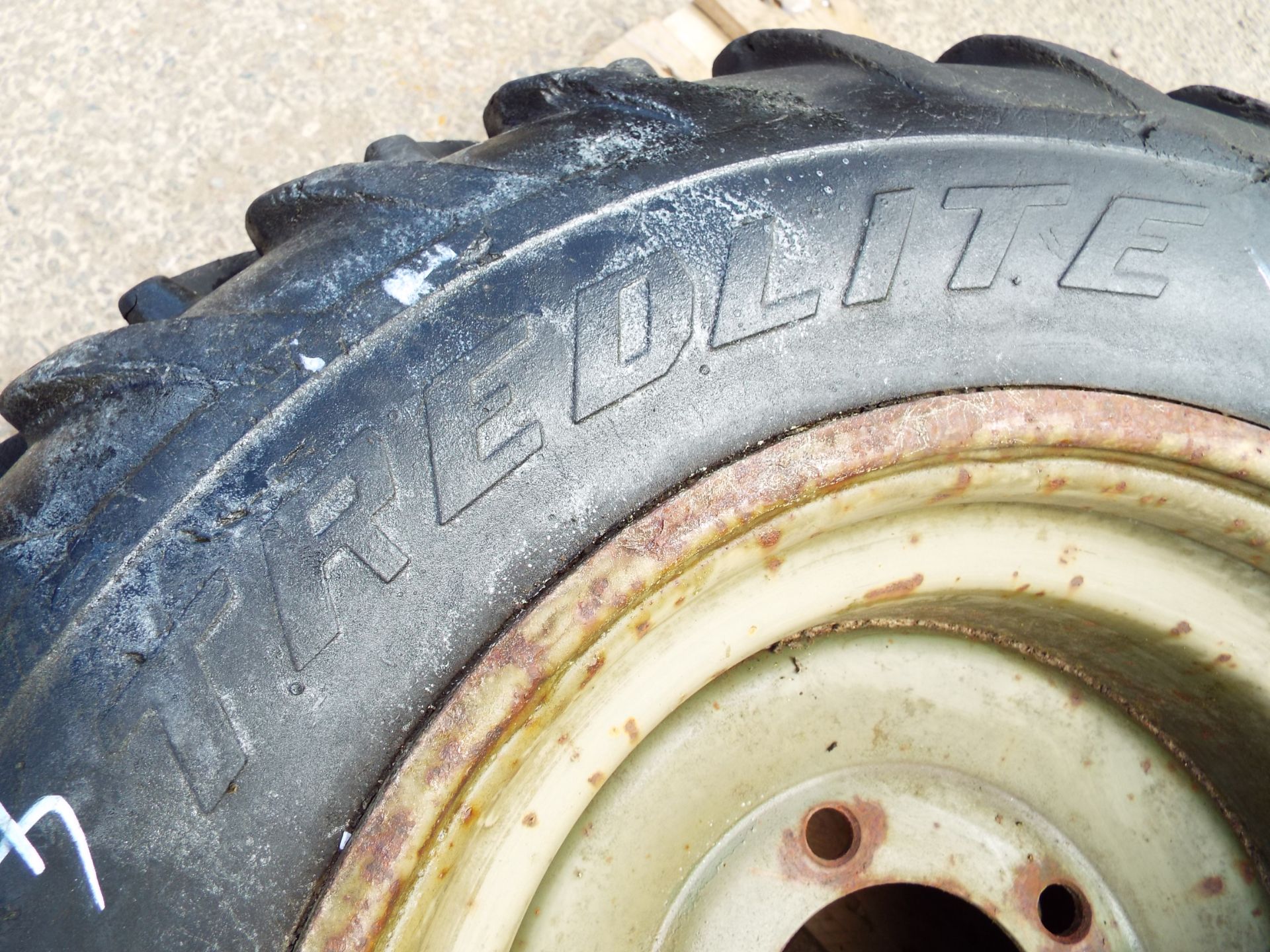 Simex Tredlite 31X15.50-15 Tyre on a 5 stud Rim - Image 3 of 7