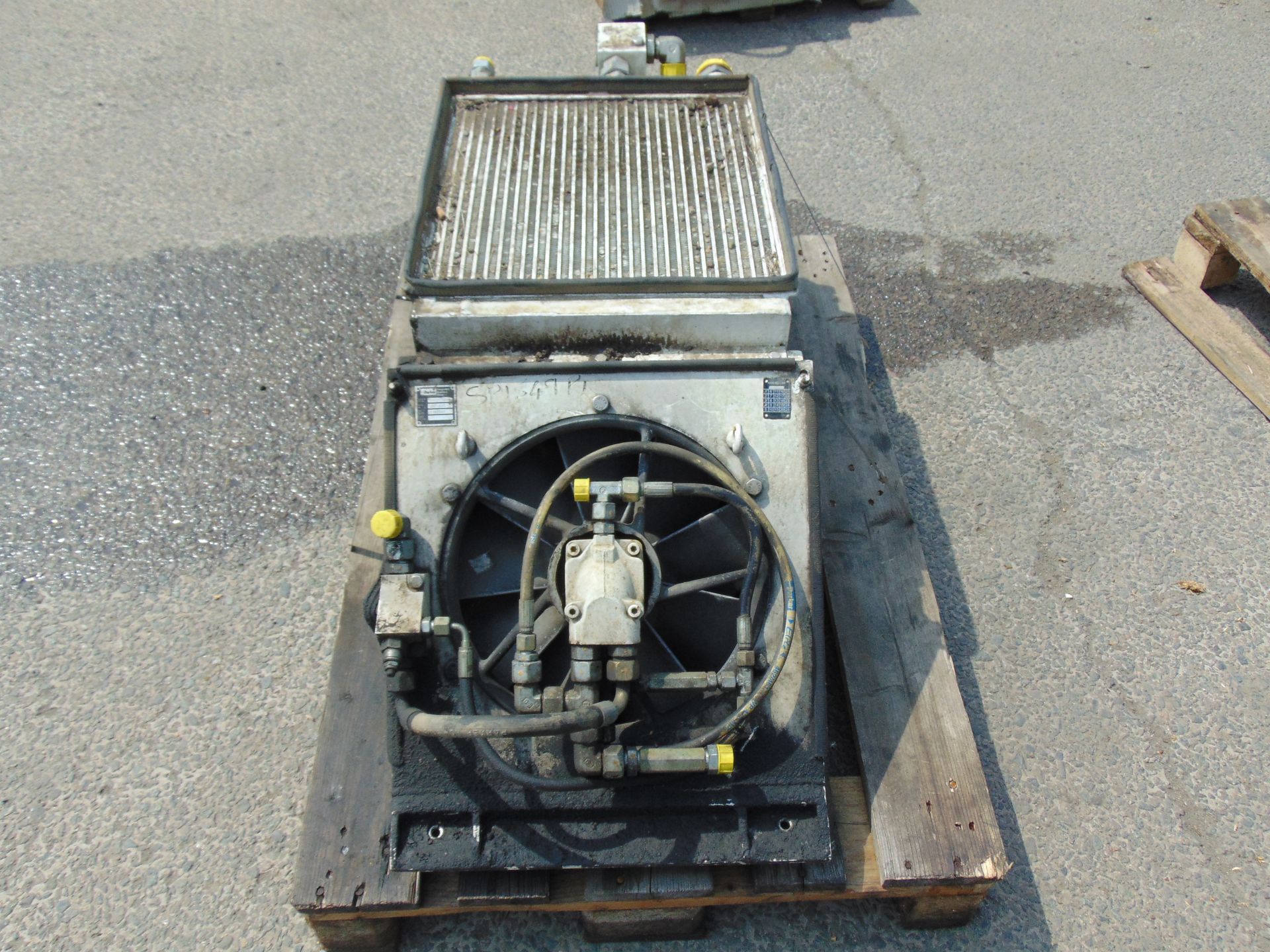 Parker Hydraulics Engine Oil lubricating Cooler P/no FV2273806 - Image 2 of 8