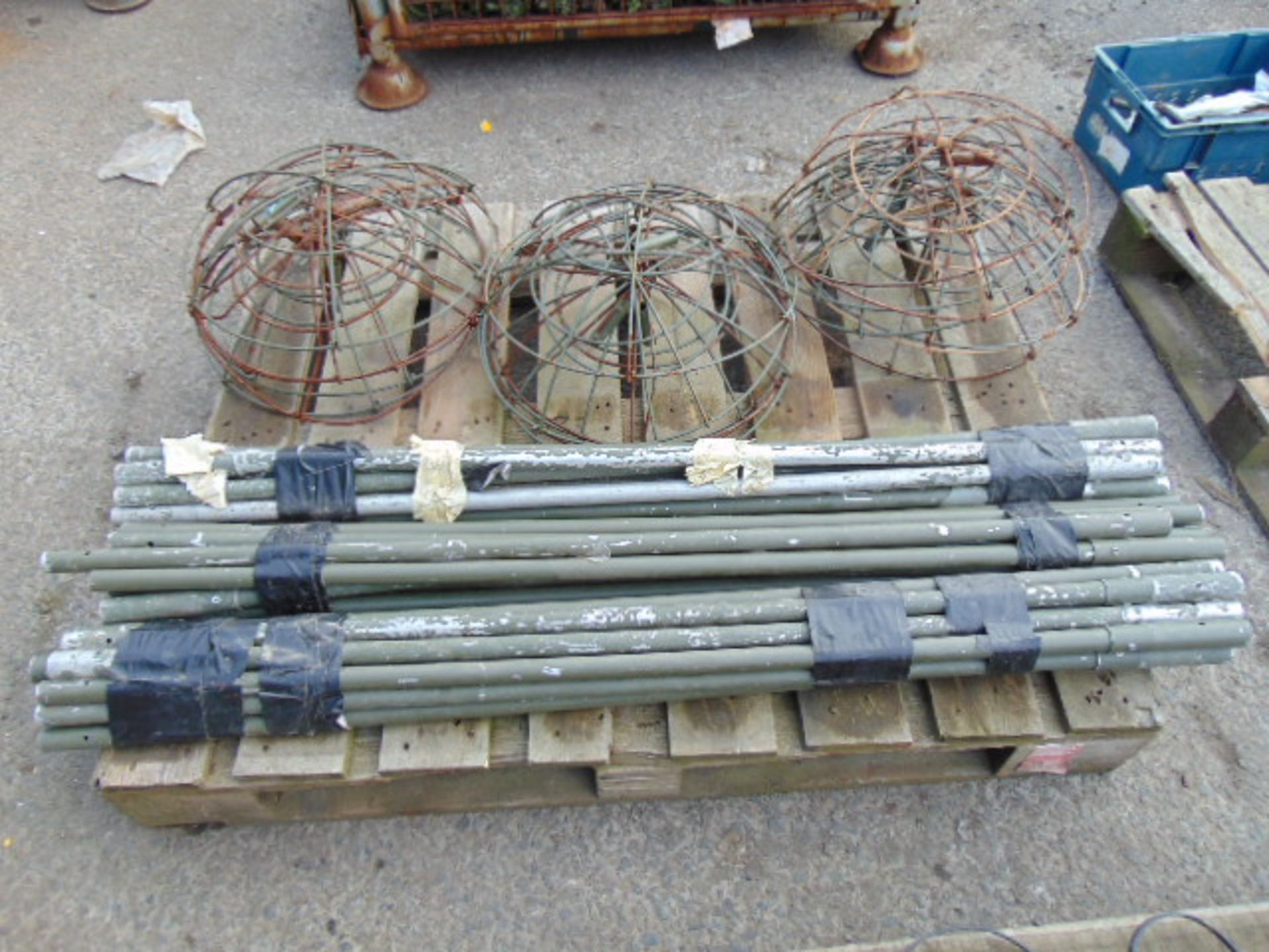 Camouflage Netting Aluminium Support poles and Mushrooms - Image 2 of 4