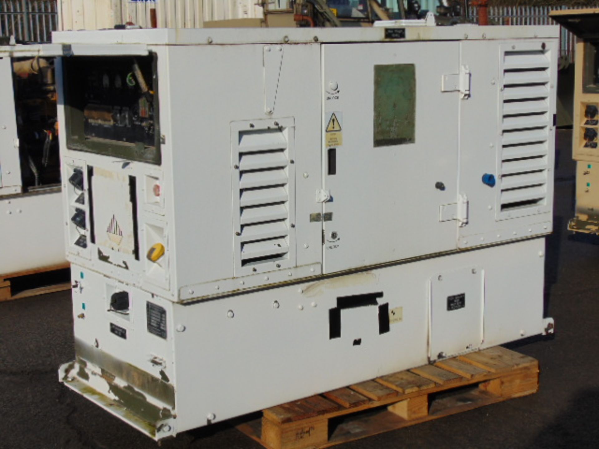 Harrington 28.7 KVA 3 phase Diesel Generator. - Bild 9 aus 10