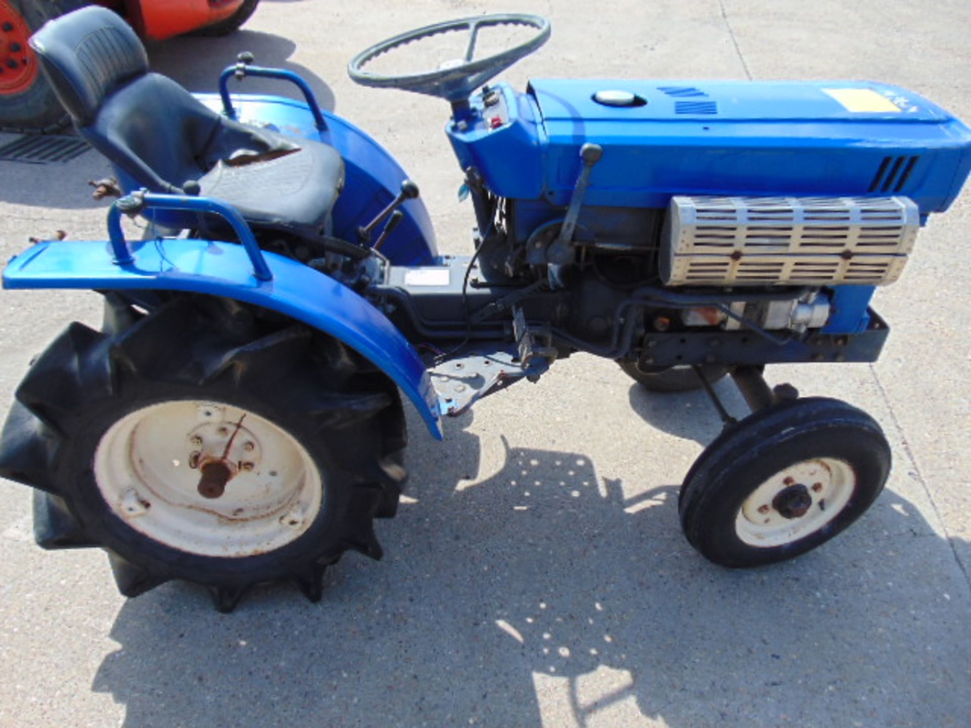 Iseki TX1300 2WD Compact Tractor - Bild 8 aus 15