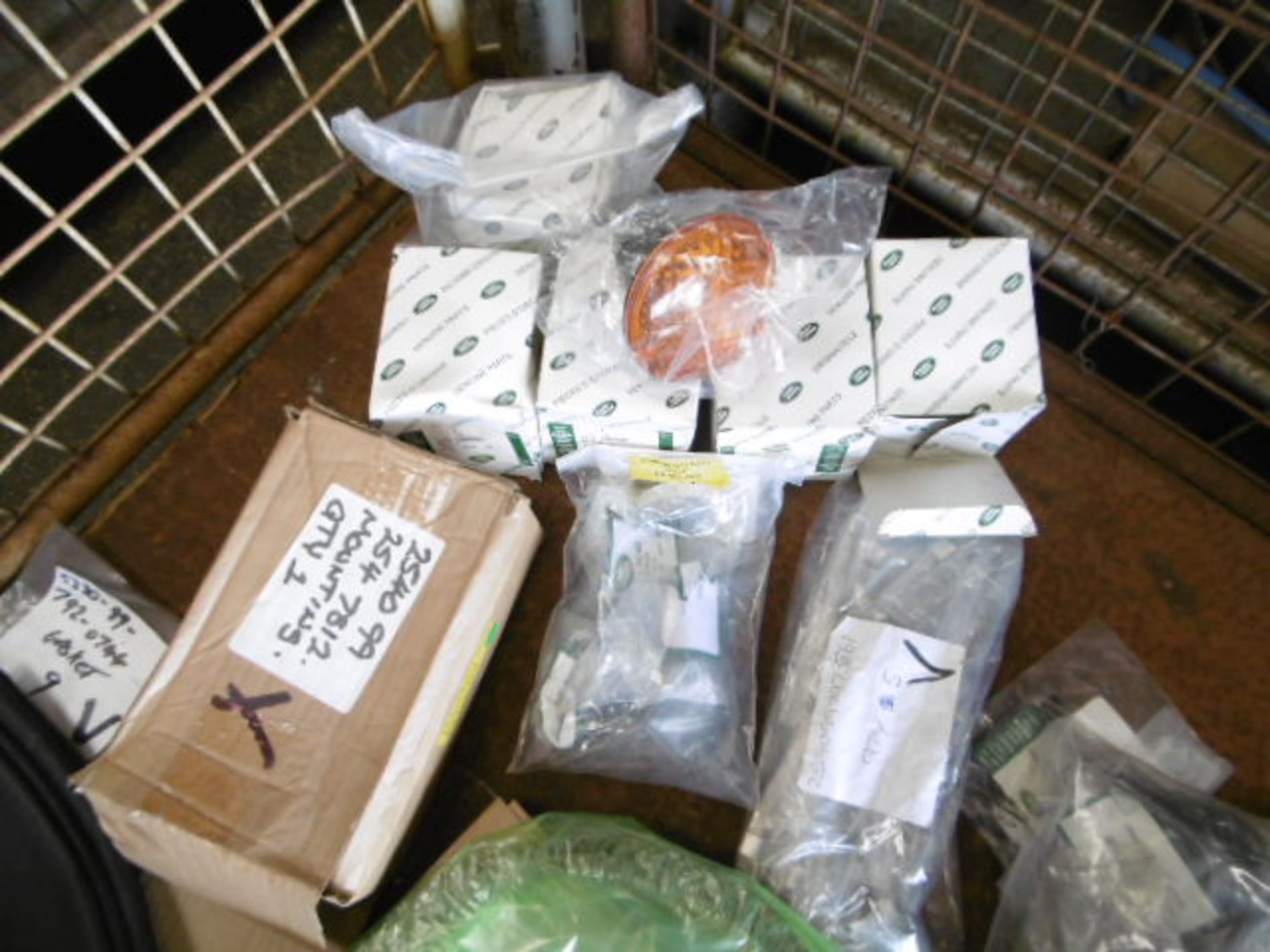 Mixed Stillage of Land Rover Parts - Image 5 of 7