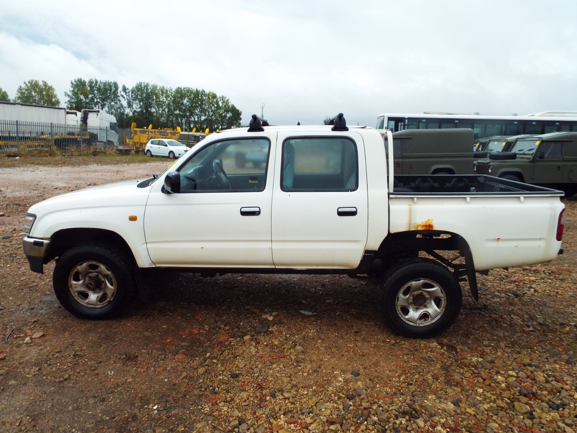 Toyota Hilux Double Cab pickup 2.4 2L-T Turbo Diesel 4 x 4 - Bild 4 aus 22