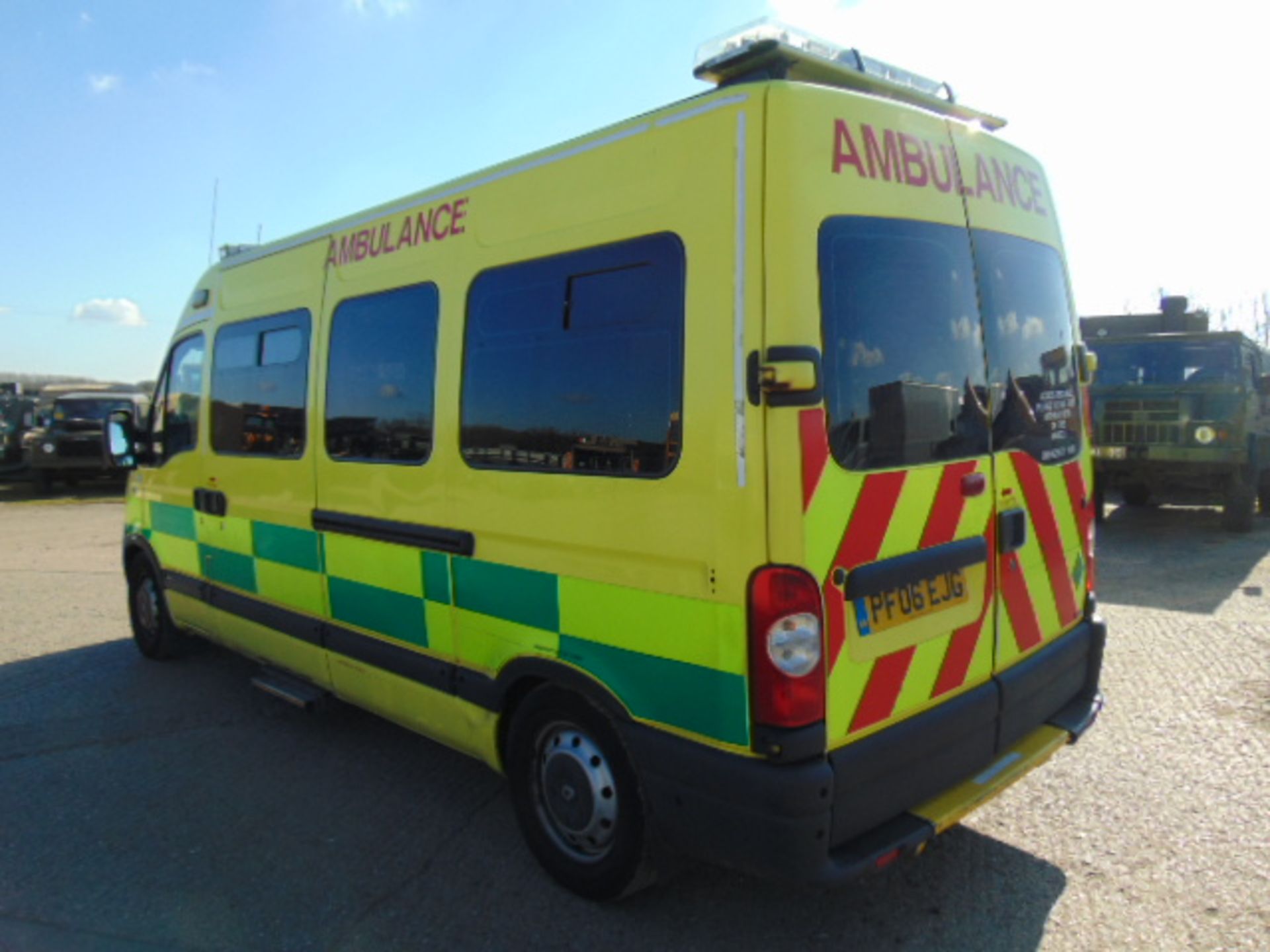 Renault Master 2.5 DCI ambulance - Bild 6 aus 15