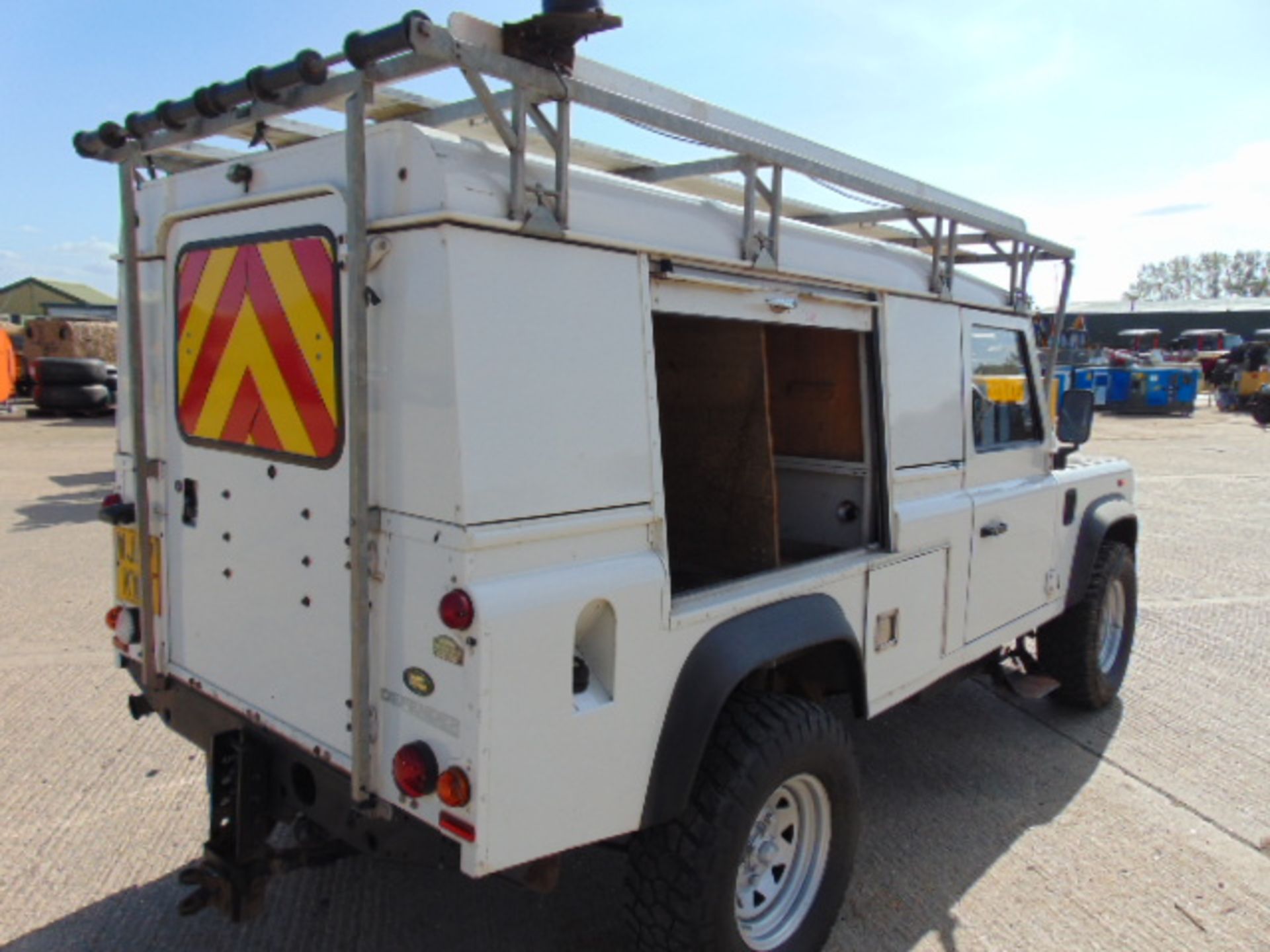 Land Rover Defender 110 Puma Hardtop 4x4 Special Utility (Mobile Workshop) complete with Winch - Image 8 of 34