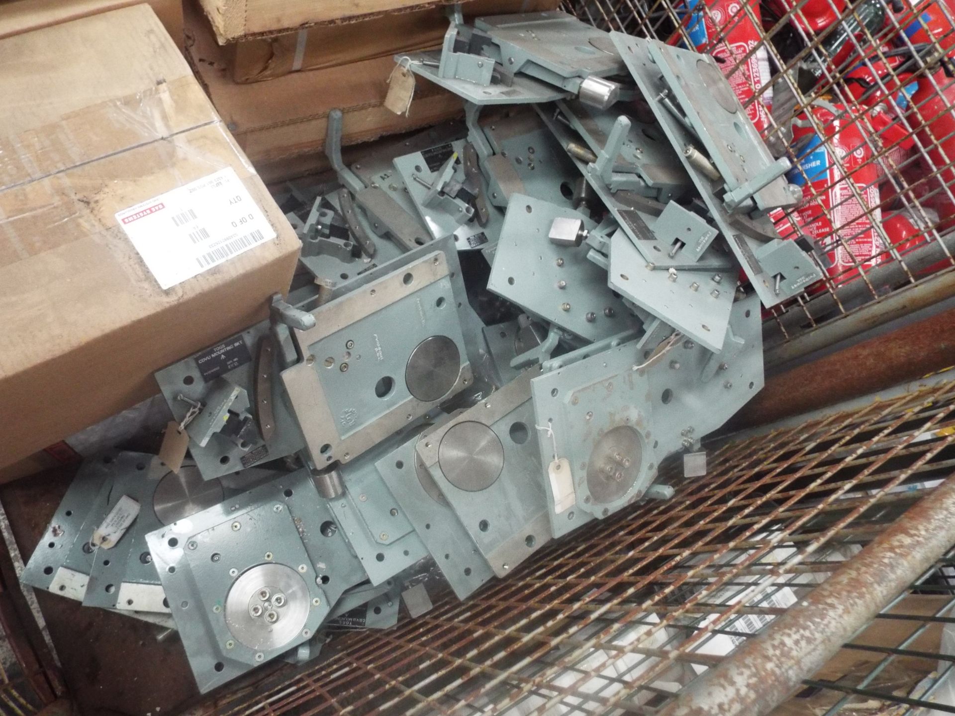 Mixed Stillage of FV Parts consisting of Timing Discs and Mounting Brackets - Bild 6 aus 8