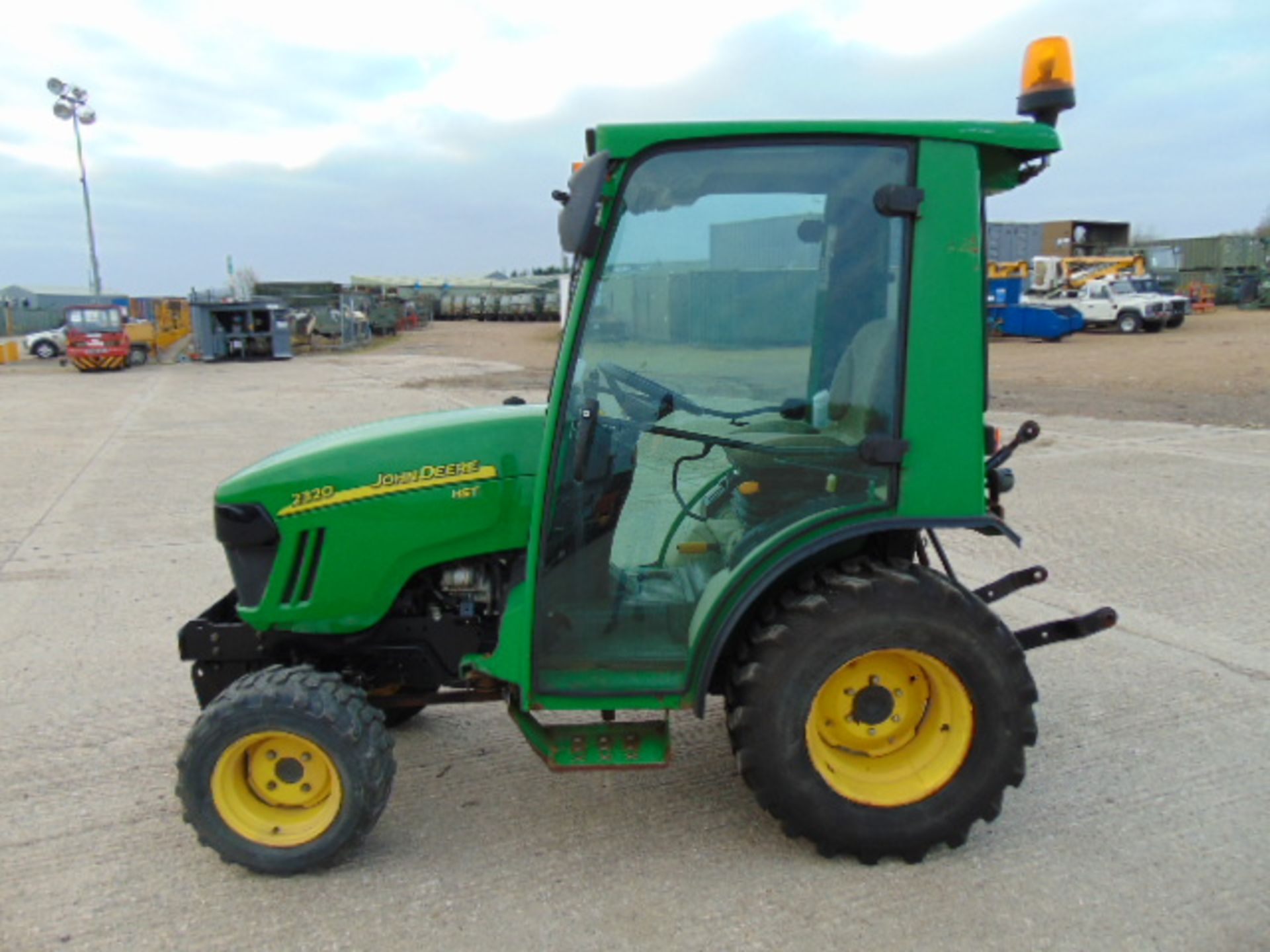 John Deere 2320HST 4WD Tractor - Bild 4 aus 24