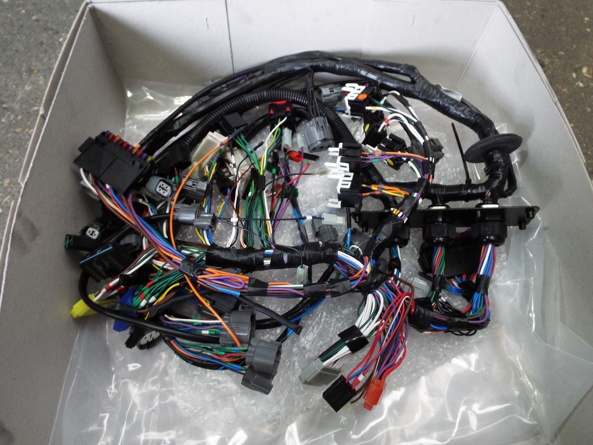 Land Rover Wolf Main Wiring Harnesses P/No YMH100140 - Image 2 of 6