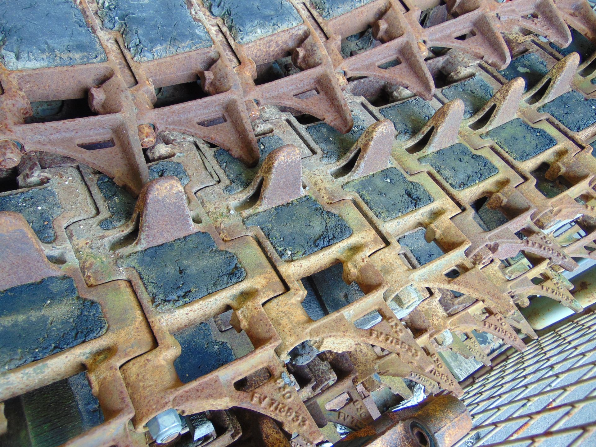 These 16 x CVRT 10 Link Track Sections - Image 4 of 4