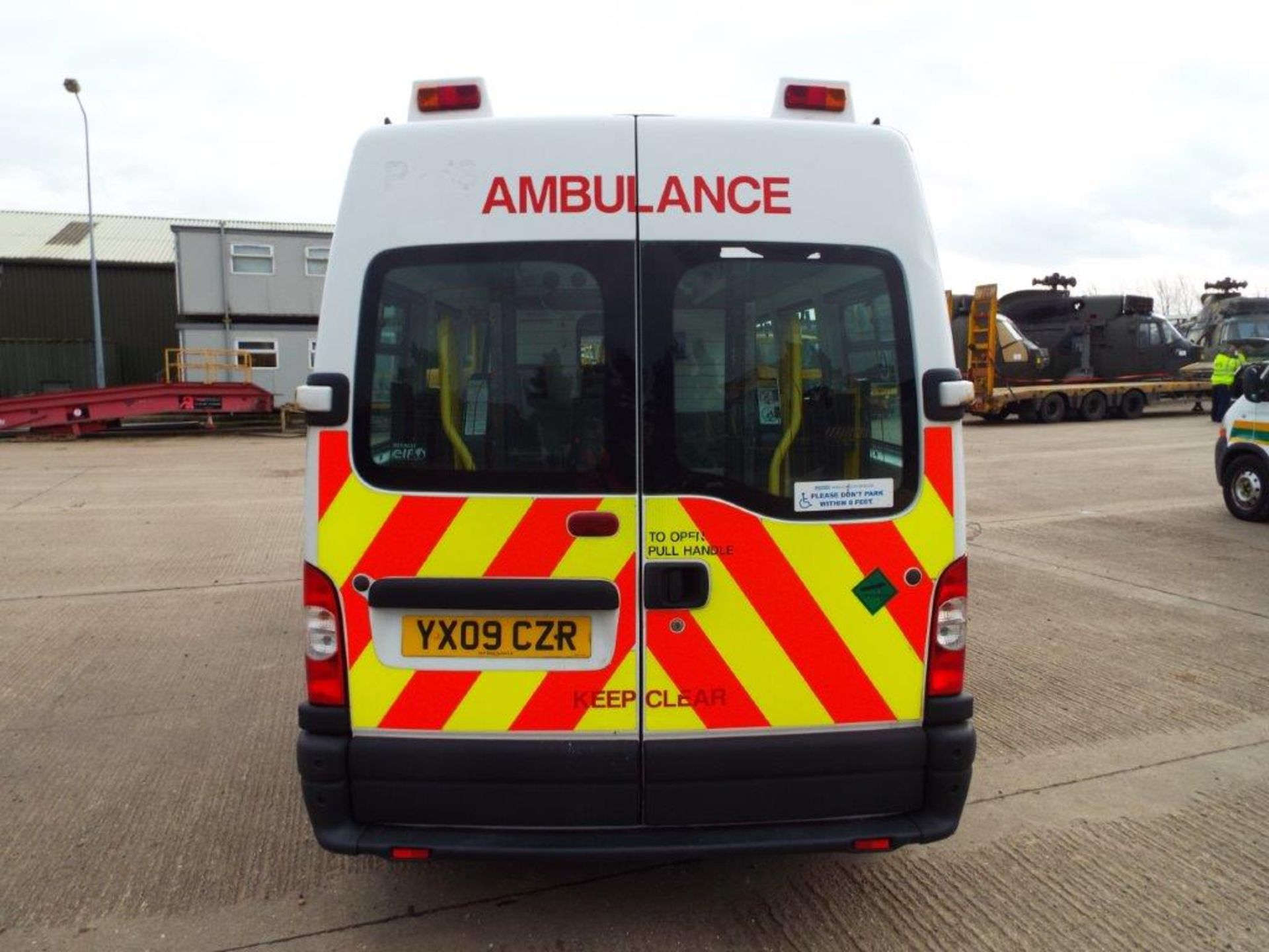 Renault Master 2.5 LM35 DCI Ambulance with Ricon 350KG Tail Lift - Image 6 of 31