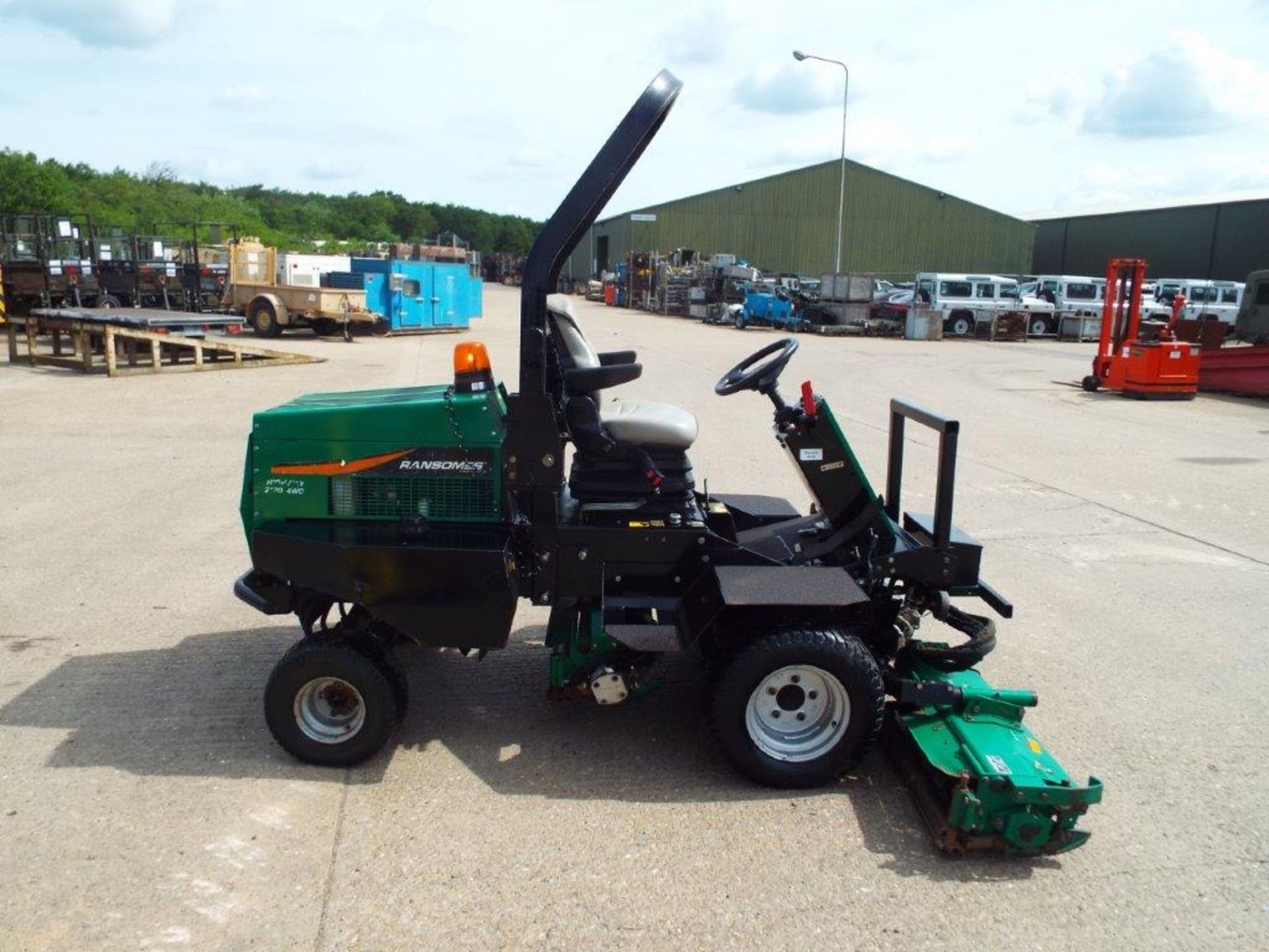 Ransomes Highway 2130 4WD Triple Gang Ride on Mower - Image 8 of 27