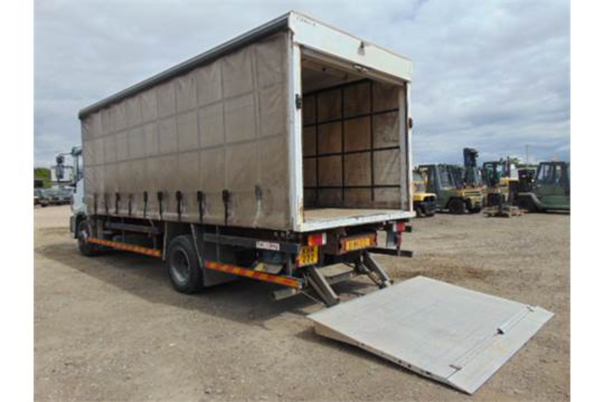 Ford Iveco EuroCargo ML150E21 8T Curtain Side Complete with Rear Tail Lift - Image 9 of 22