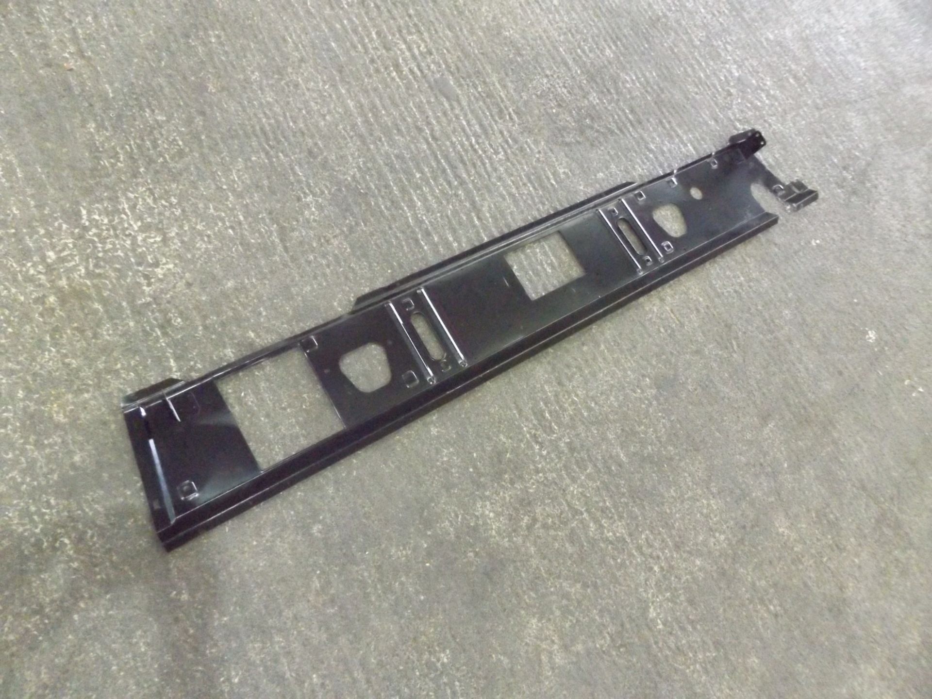 Land Rover Defender Front Plate - Image 5 of 5