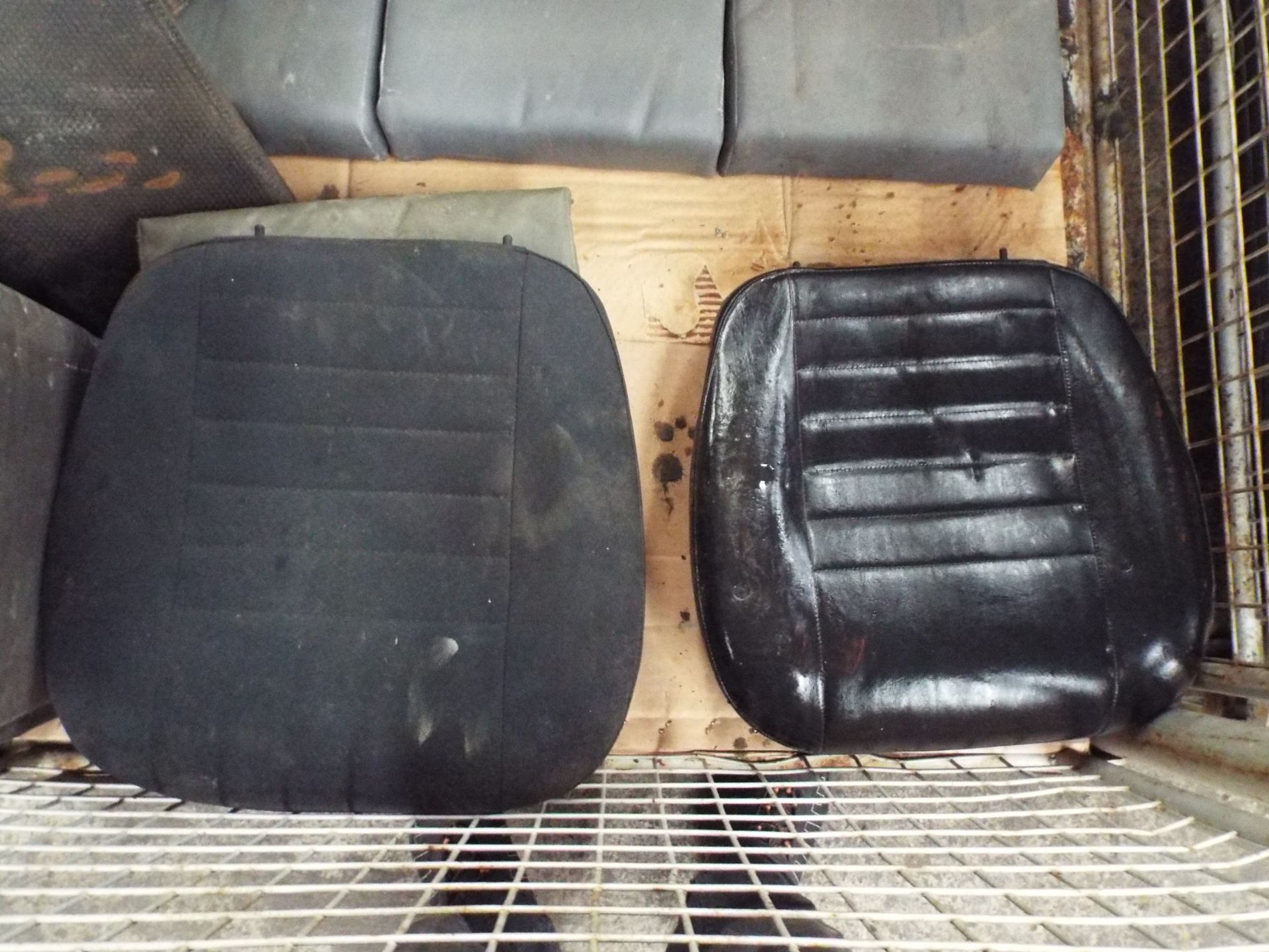 Mixed Stillage of Land Rover Seats/Cushions - Bild 2 aus 5