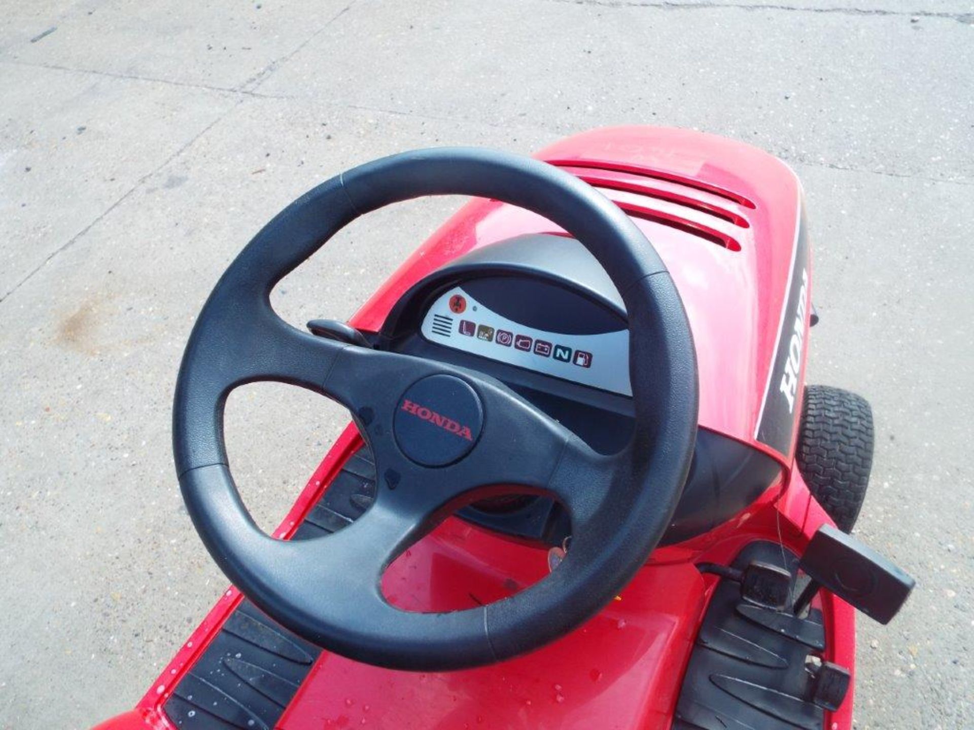 Honda HF2315 HME Ride On Mower with Grass Collector - Image 9 of 18