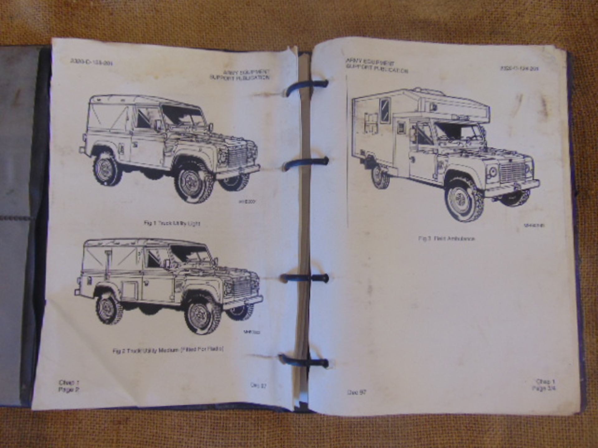 Military Land Rover WOLF 90/110/Ambulance Operating Manual - Bild 2 aus 7