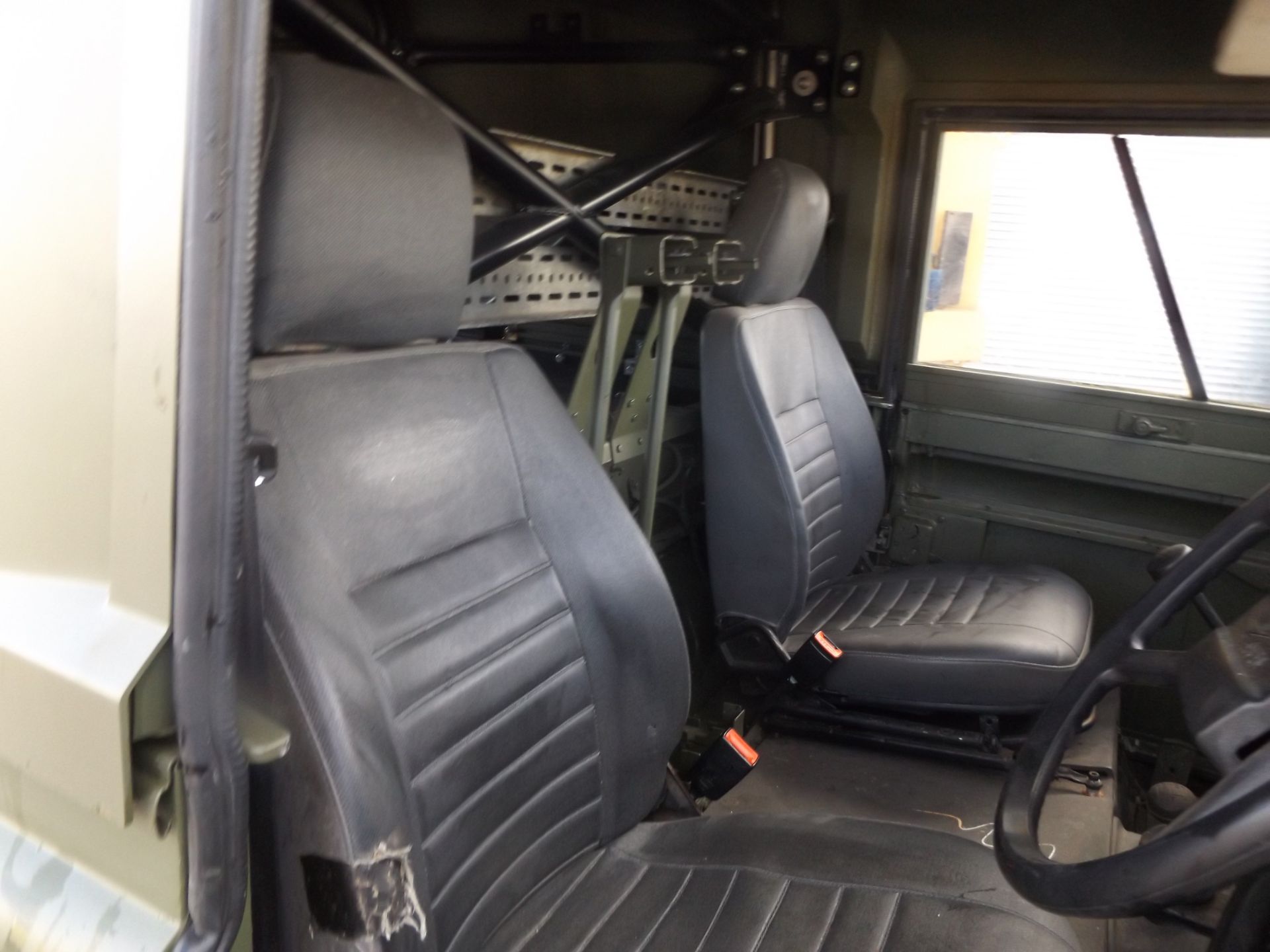 Land Rover TITHONUS 110 Hard Top - Image 11 of 19