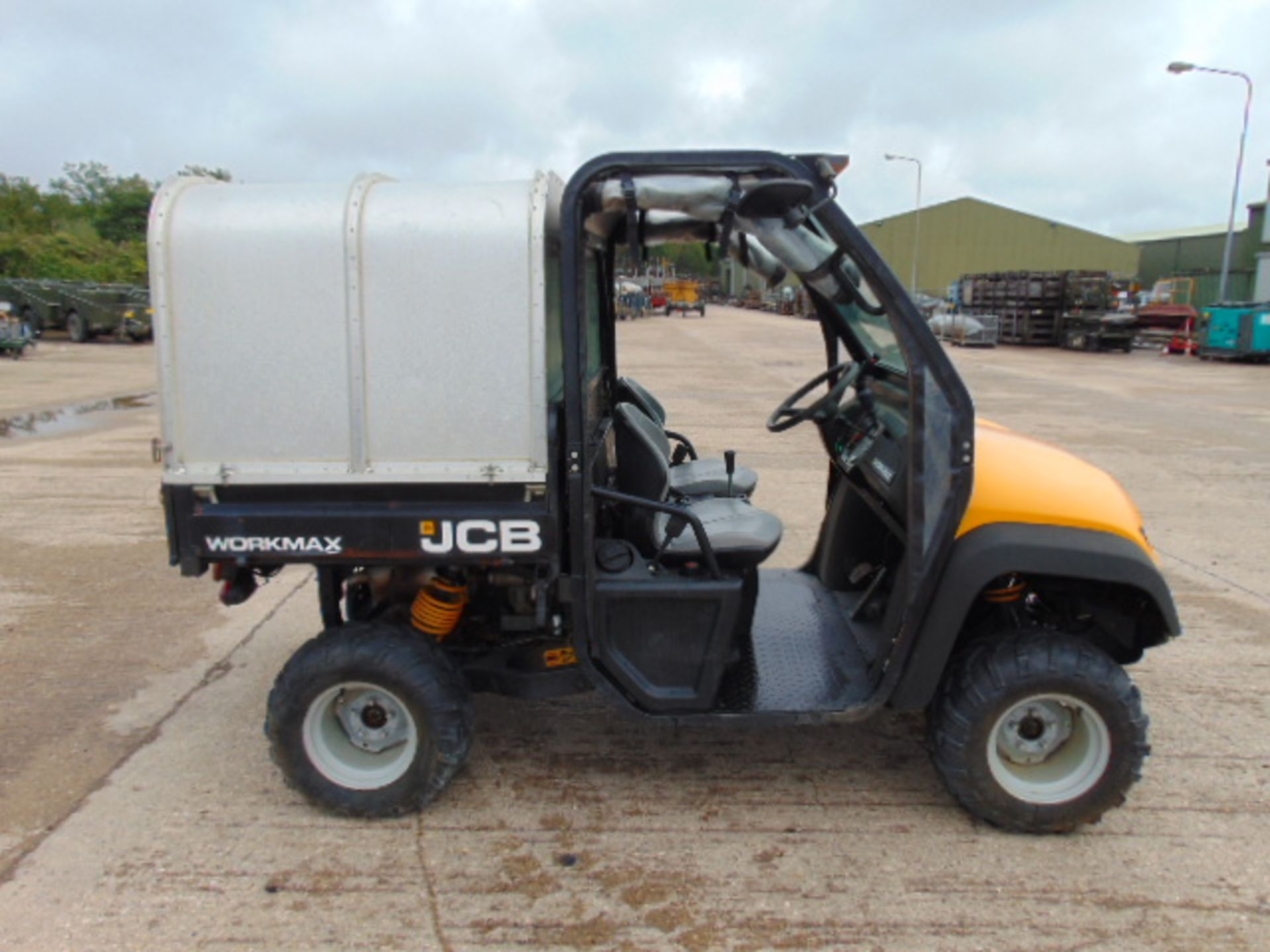 JCB Workmax 1000D 4WD Diesel Utility Vehicle UTV with Aluminium Rear Body - Image 8 of 21