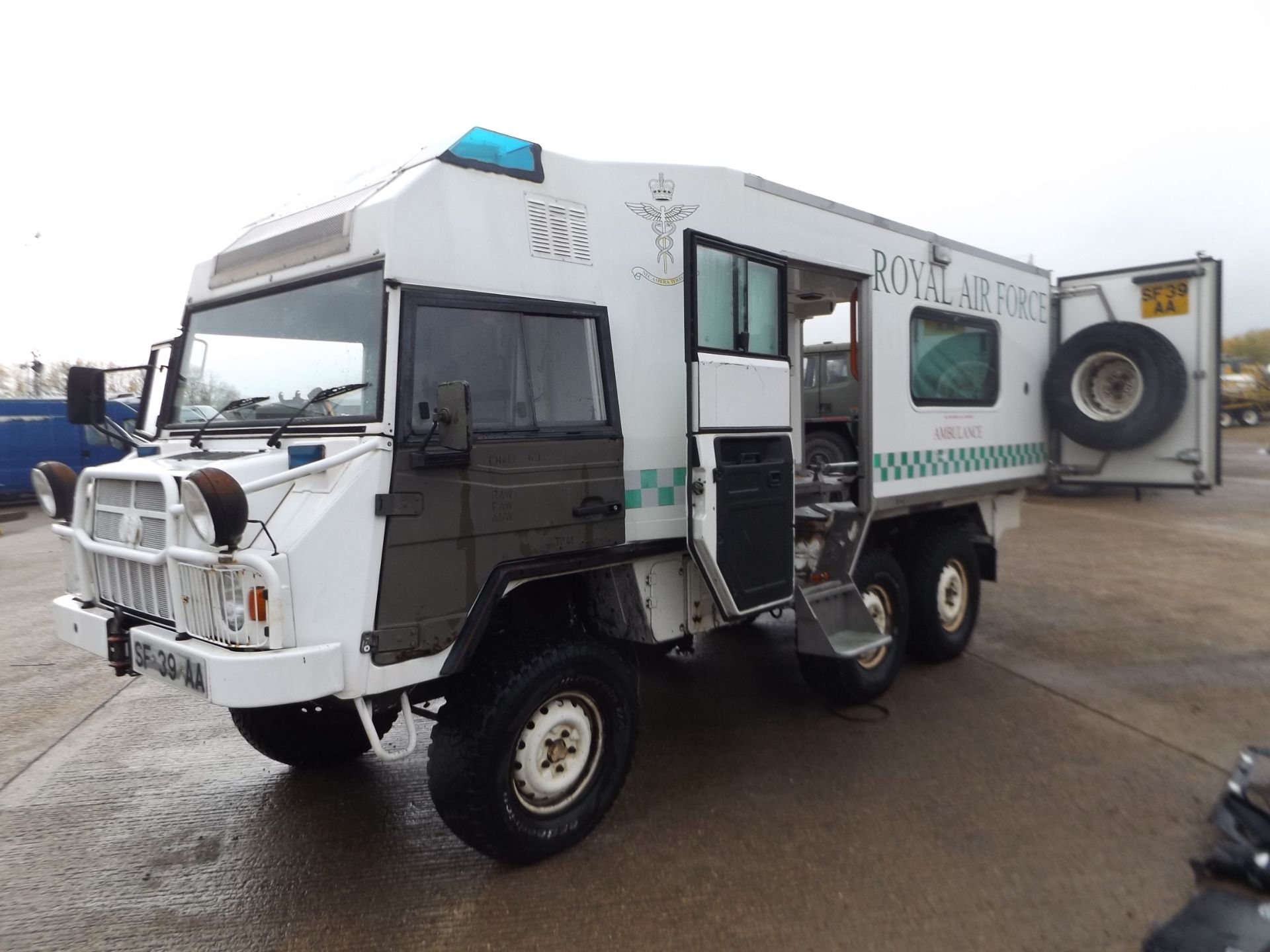 Military Specification Pinzgauer 718 6x6 Ambulance - Bild 15 aus 26