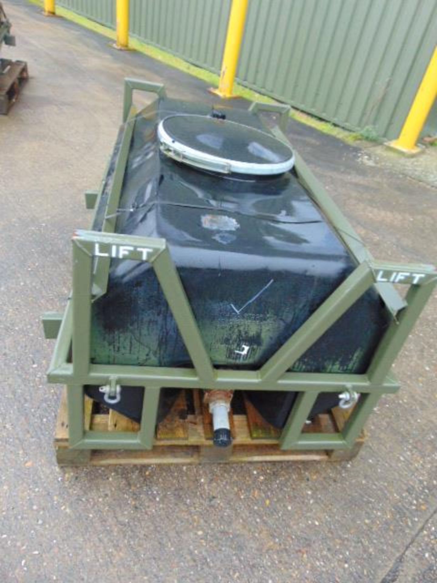 Trailer Mountable Water Tank with Frame - Image 4 of 4