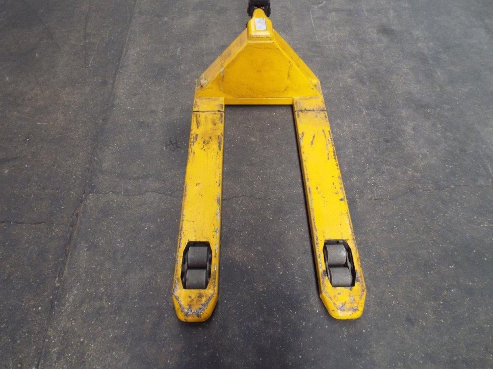 1814Kg Pallet Truck - Image 4 of 8