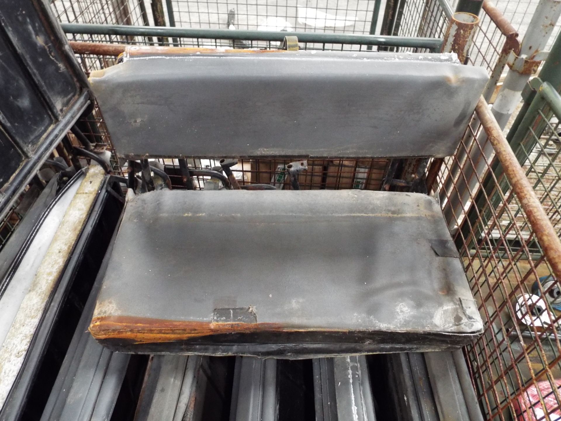 9 x Land Rover Bench Seats - Image 2 of 4