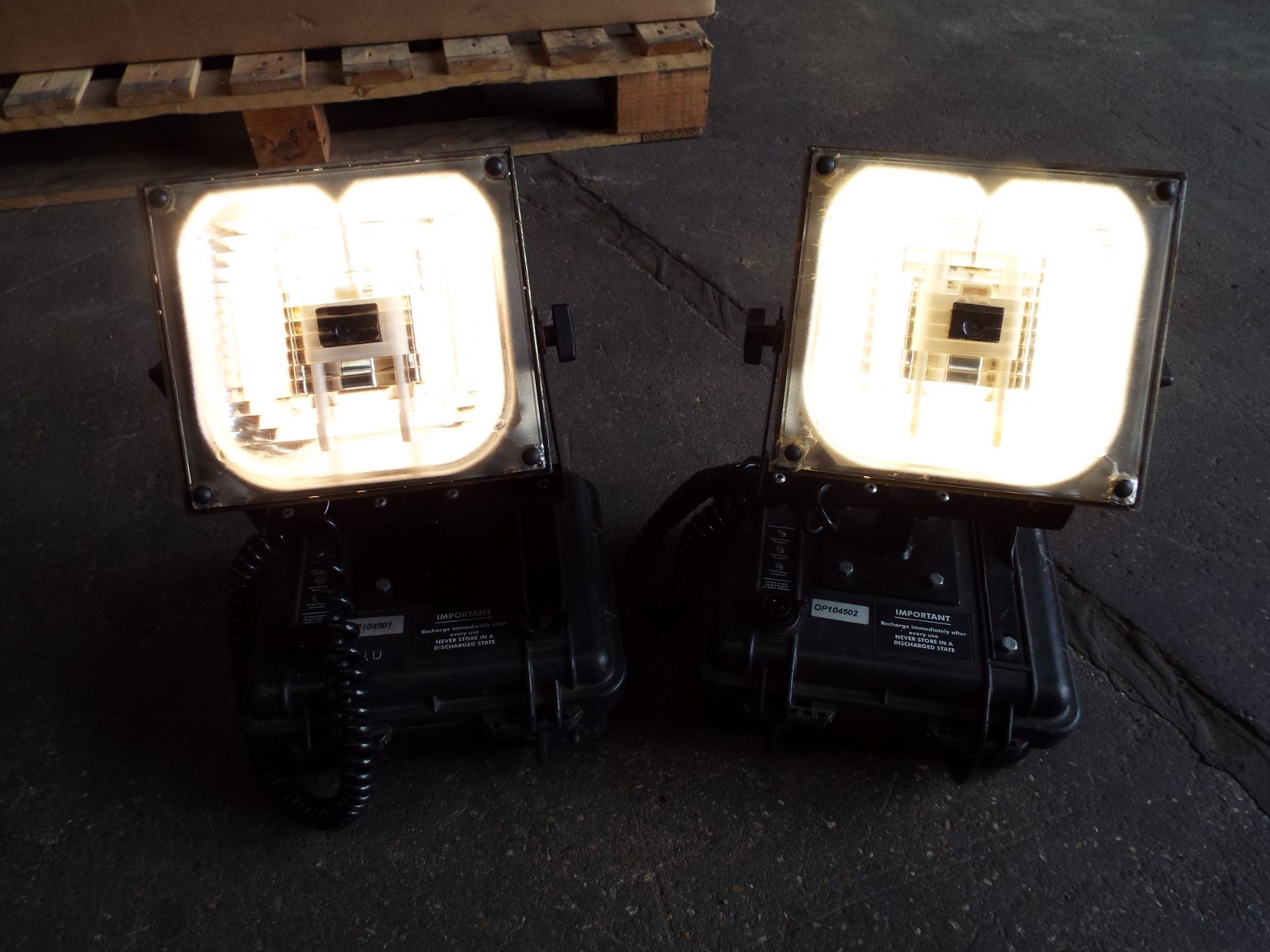 2 x Dragon Magnum A3 Self Contained Lighting Heads - Image 2 of 7