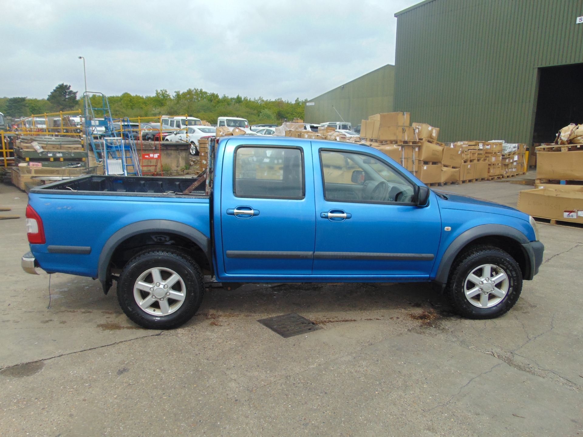 Isuzu D-Max Double Cab 3.0 TD 4 x 4 Pickup - Image 8 of 22