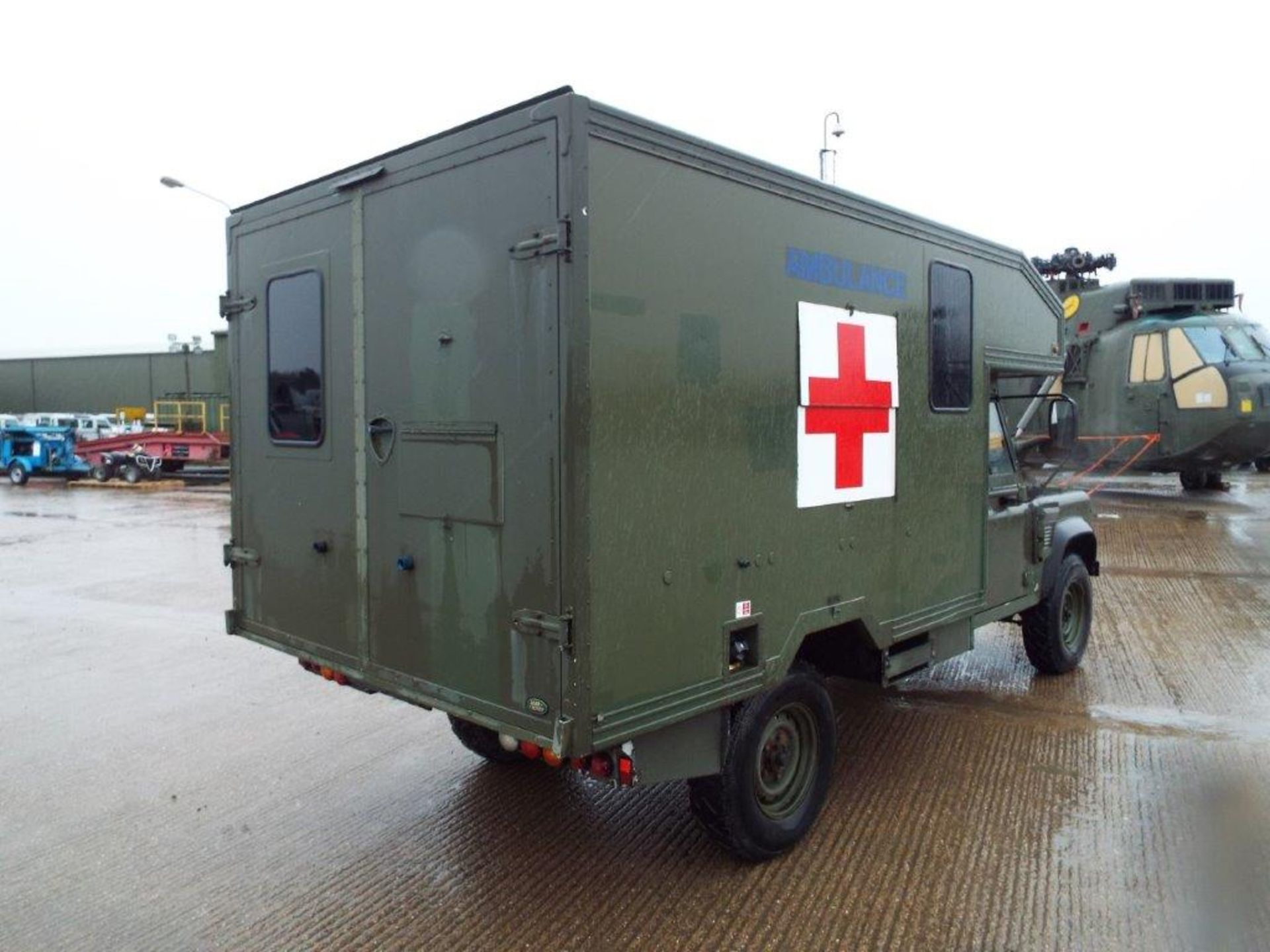 Military Specification Land Rover Wolf 130 Ambulance - Bild 7 aus 25